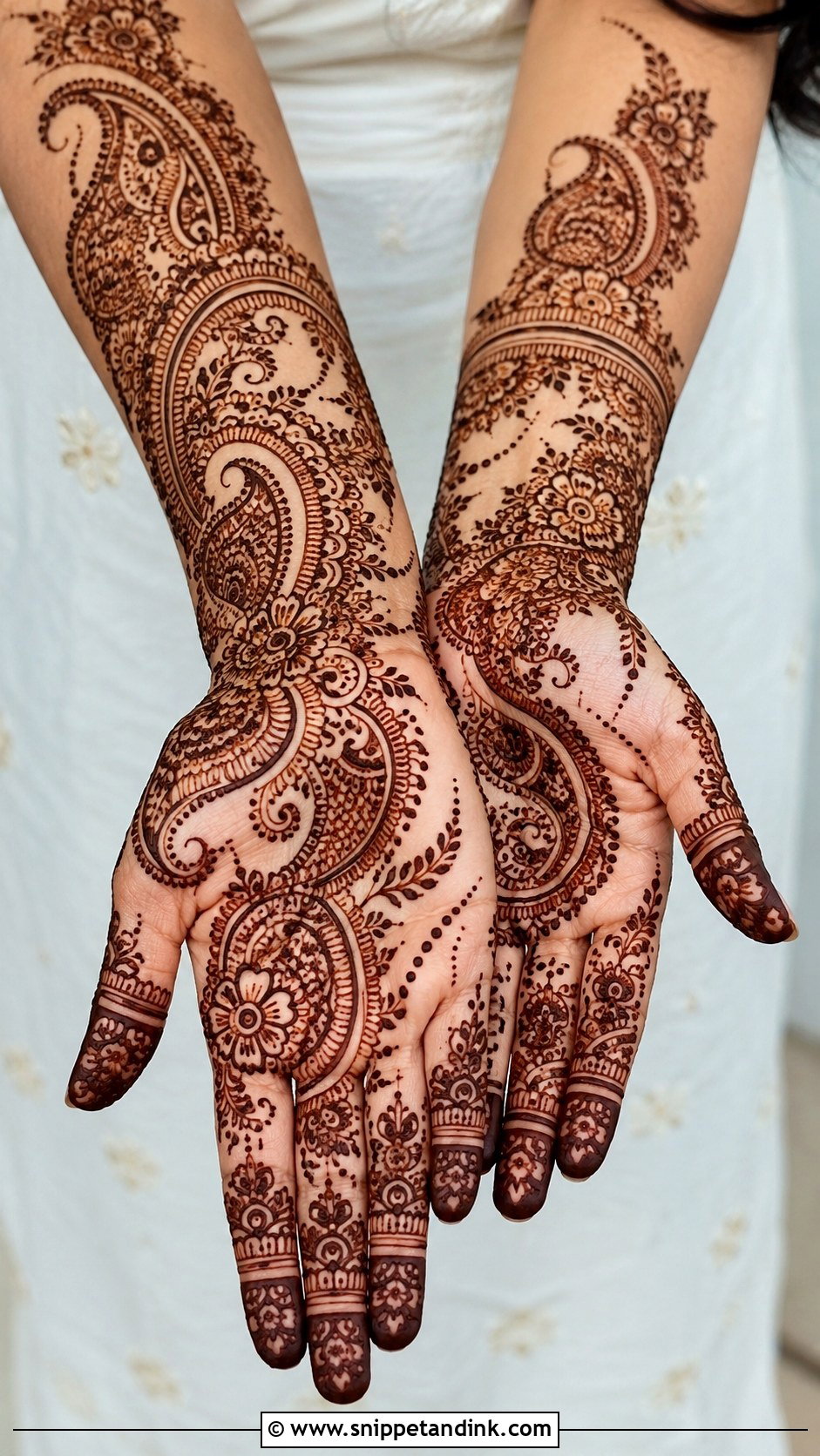 Paisley Aesthetic Mehndi Design - Snippet and Ink - 35 Aesthetic Mehndi Designs