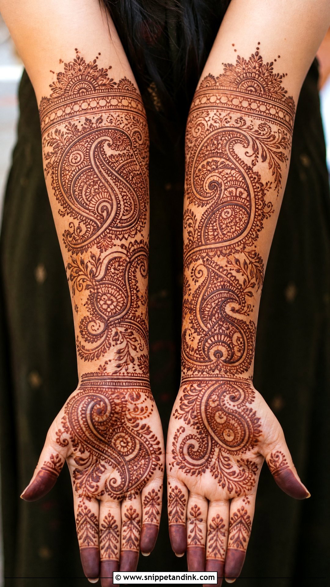 Paisley Bajuband Mehndi Design - Snippet and Ink - 20 Bajuband Mehndi Design Ideas