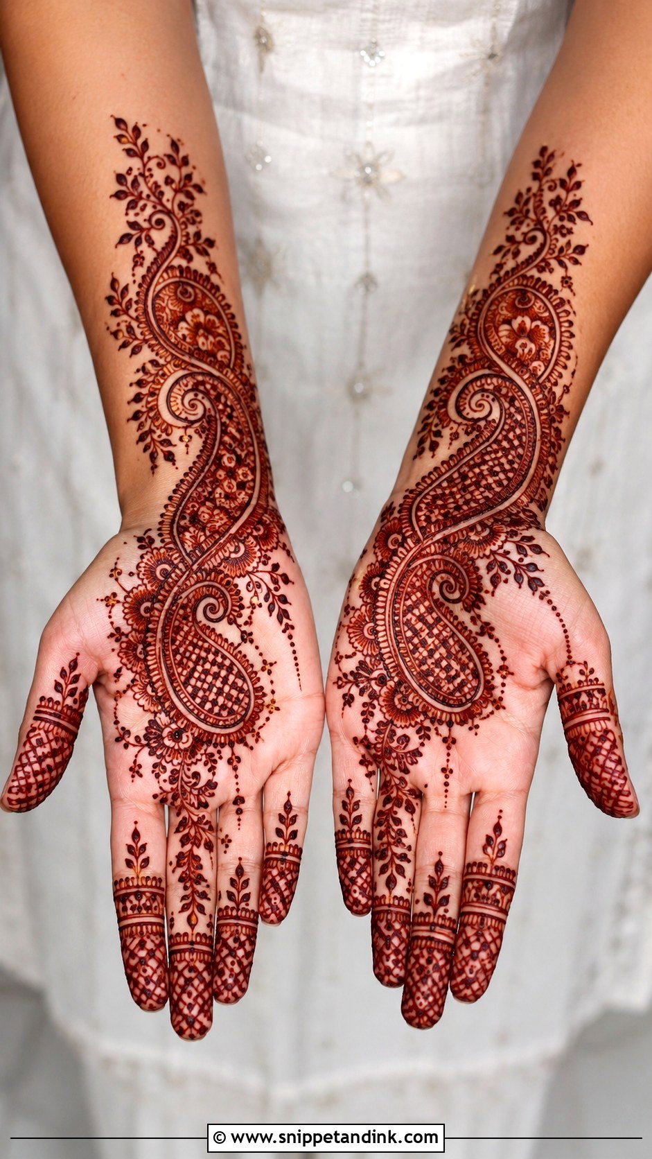 Paisley Bel Mehndi Design - Snippet and Ink - 30 Bel Mehndi Designs