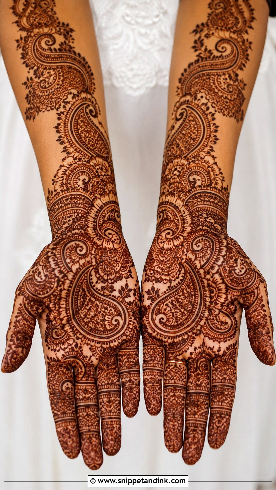 Paisley Bridal Mehndi Design - Snippet and Ink - 30 Latest Unique Bridal Mehndi Designs