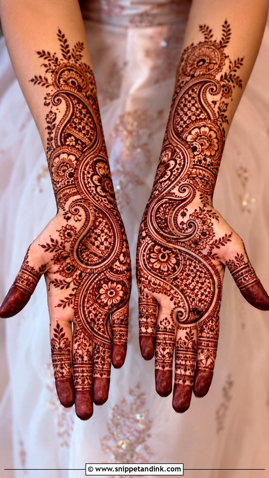 Paisley Bridal Mehndi Design - Snippet and Ink - 35 New Bridal Mehndi Designs