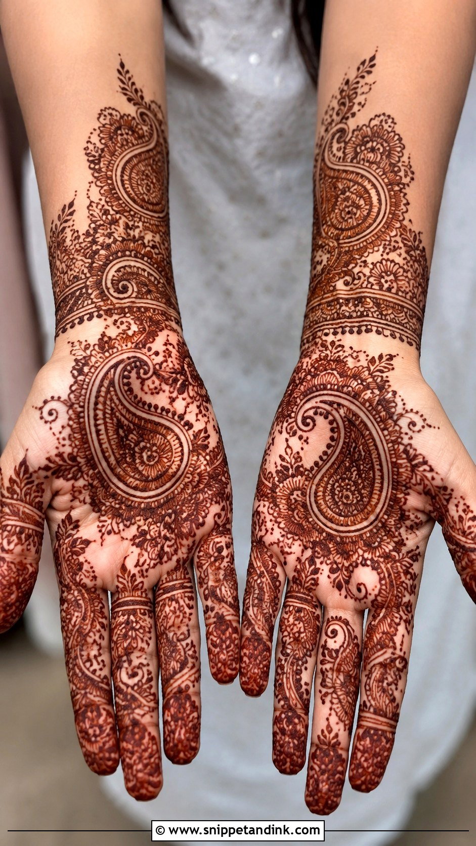 Paisley Hand Mehndi Design - Snippet and Ink - 35 Hand Mehndi Designs