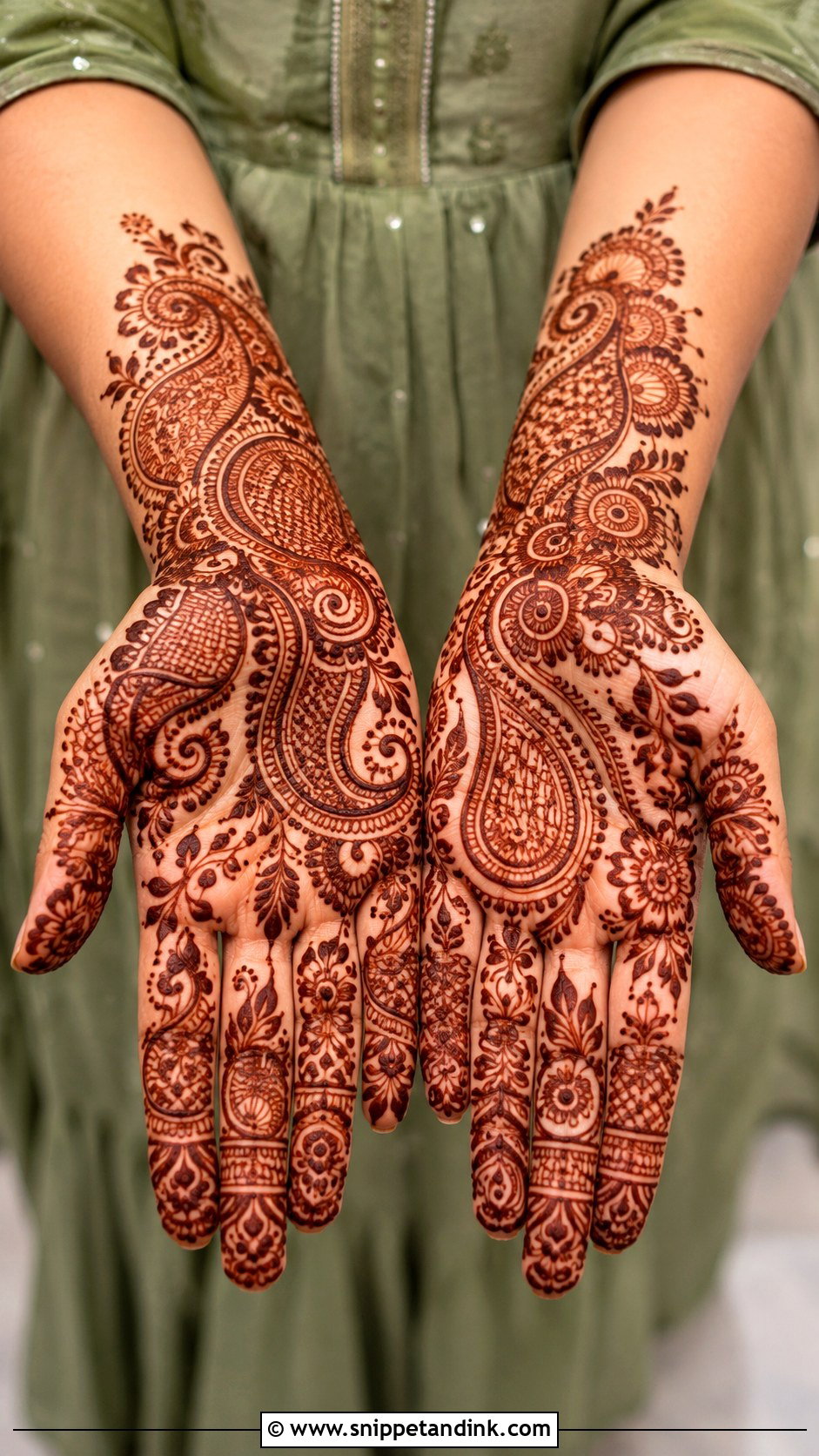 Paisley Henna Mehndi Design - Snippet and Ink - 30 Henna Mehndi Designs