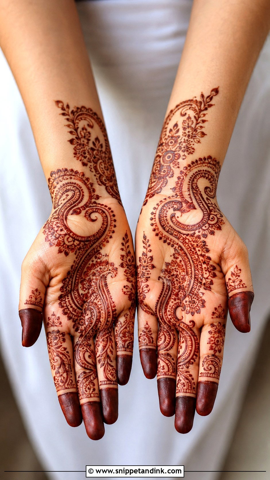 Paisley Mehndi Design - Snippet and Ink - 30 Elegant Mehndi Designs
