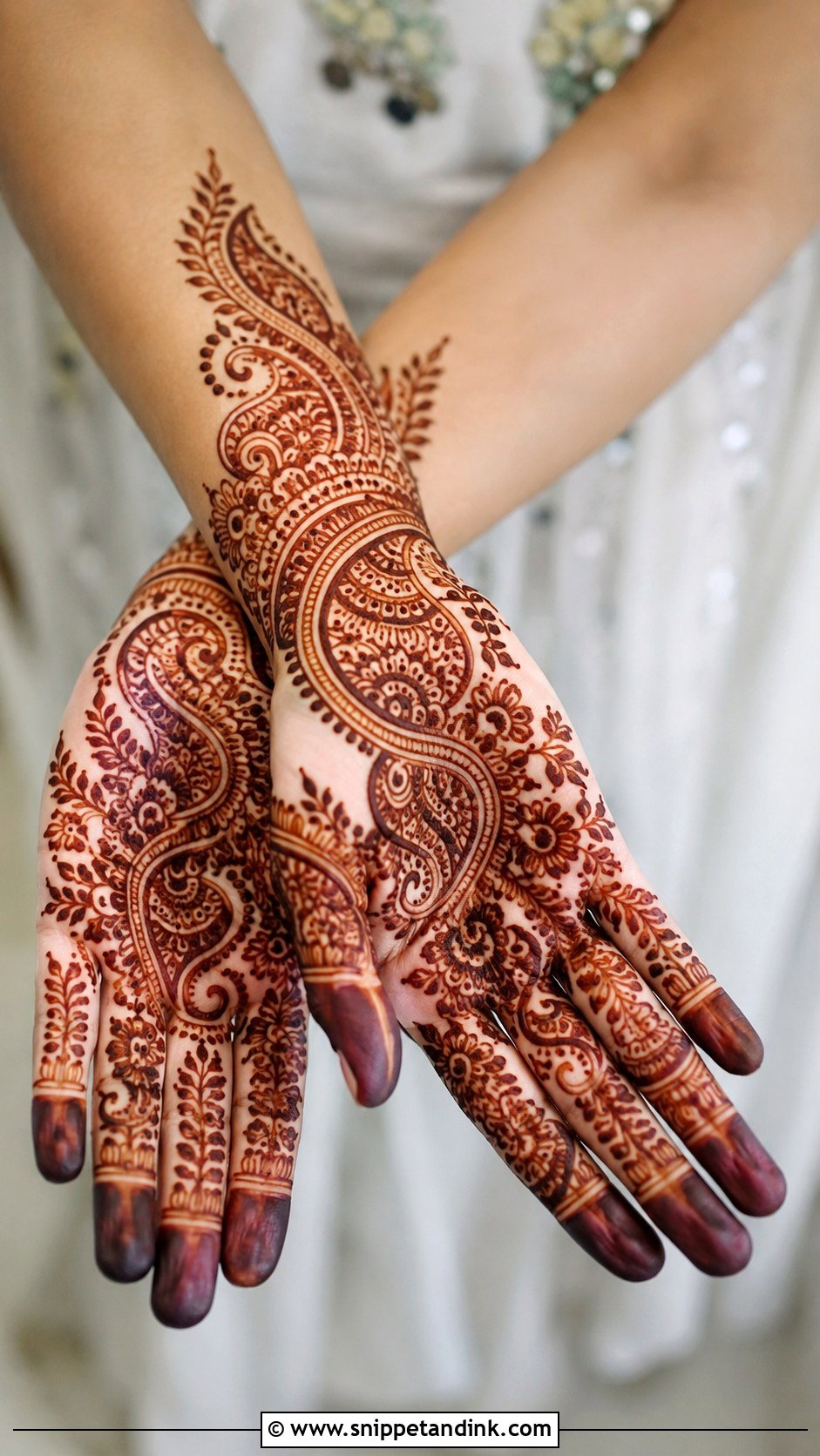 Paisley Mehndi Design - Snippet and Ink - 35 Mehndi Art Designs