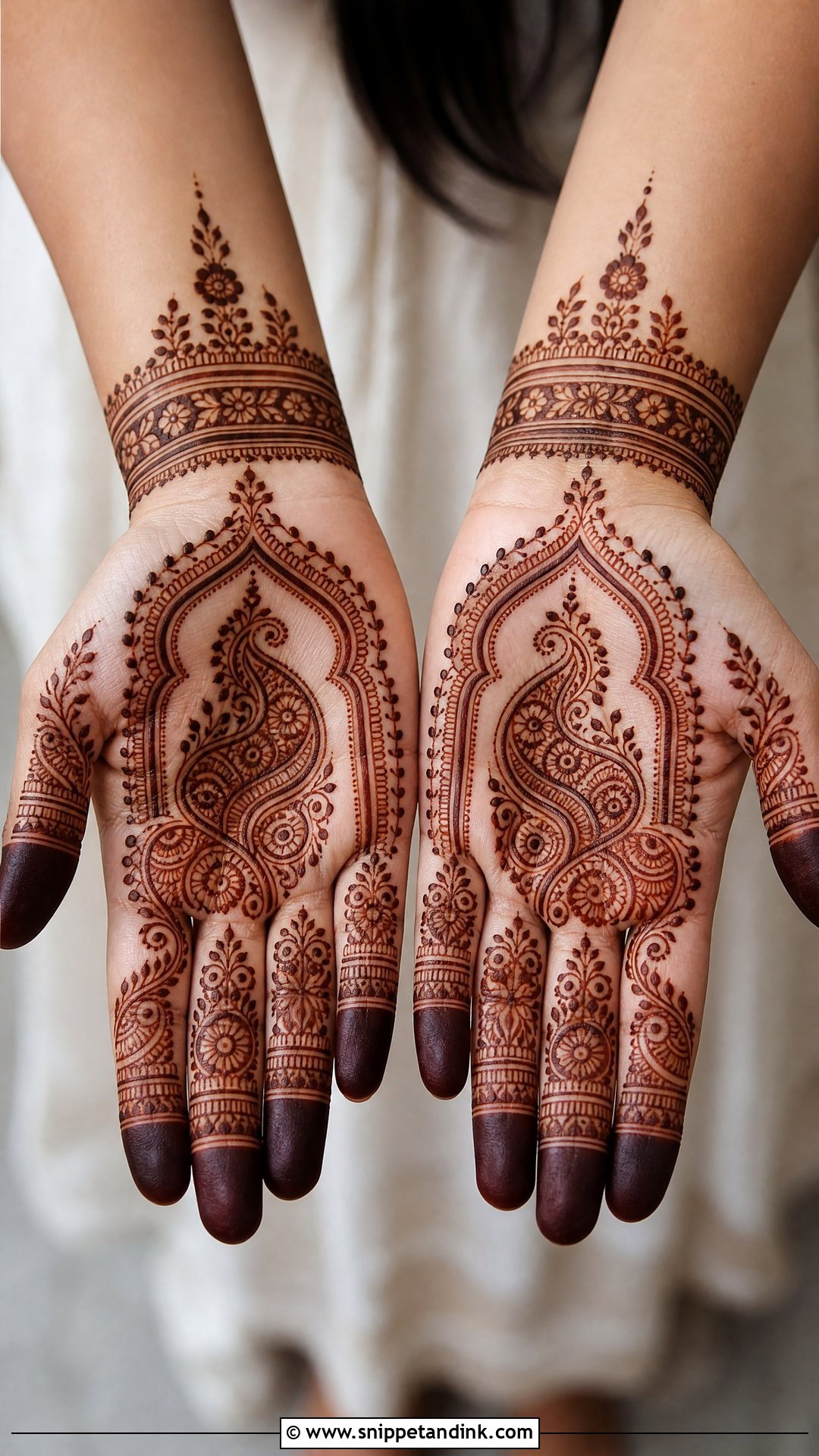 Paisley Mehrab Mehndi Design - Snippet and Ink - 30 Mehrab Mehndi Design Ideas