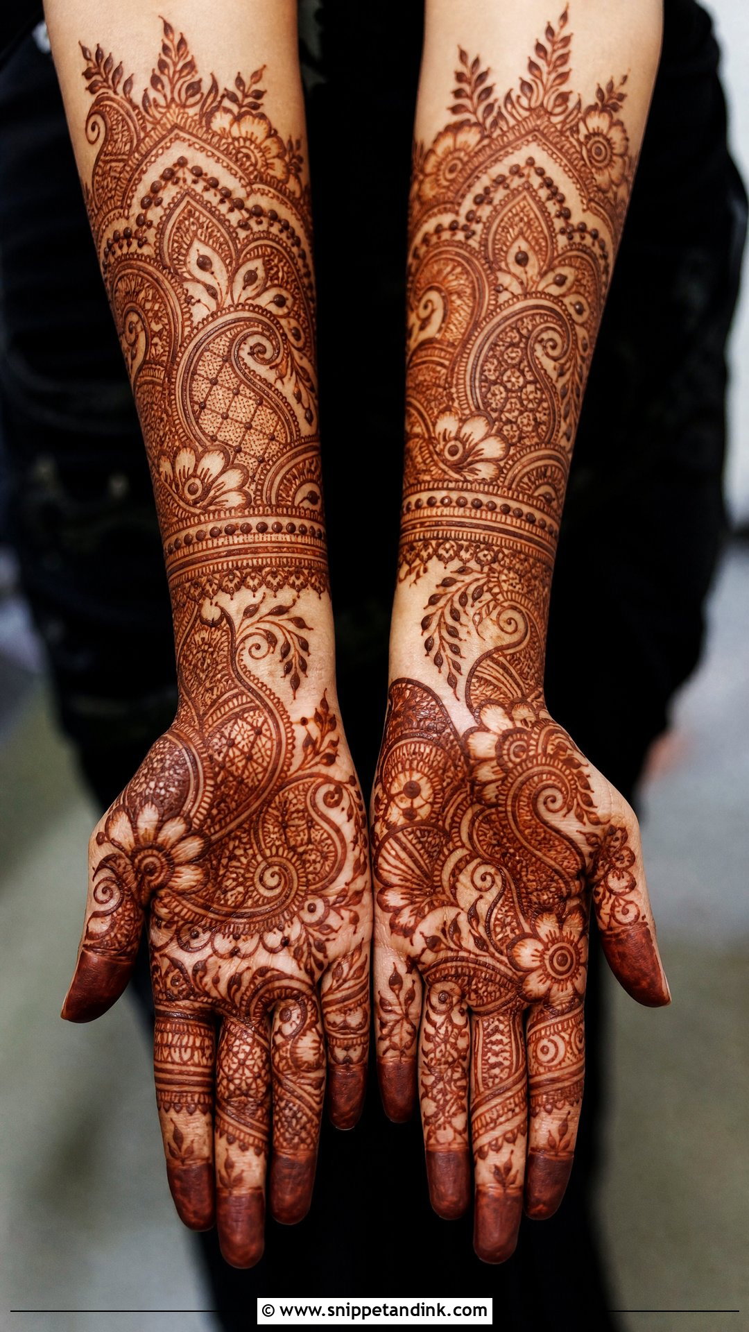 Paisley Pakistani Bridal Mehndi - Snippet and Ink - 25 Pakistani Bridal Mehndi Designs