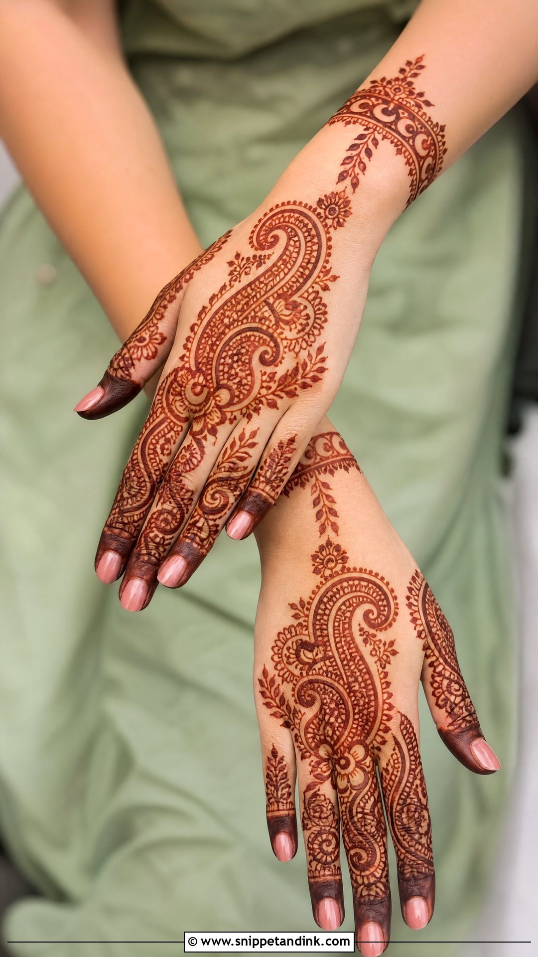 Paisley Ramzan Mehndi Design - Snippet and Ink - 30 Ramzan Mehndi Design Ideas
