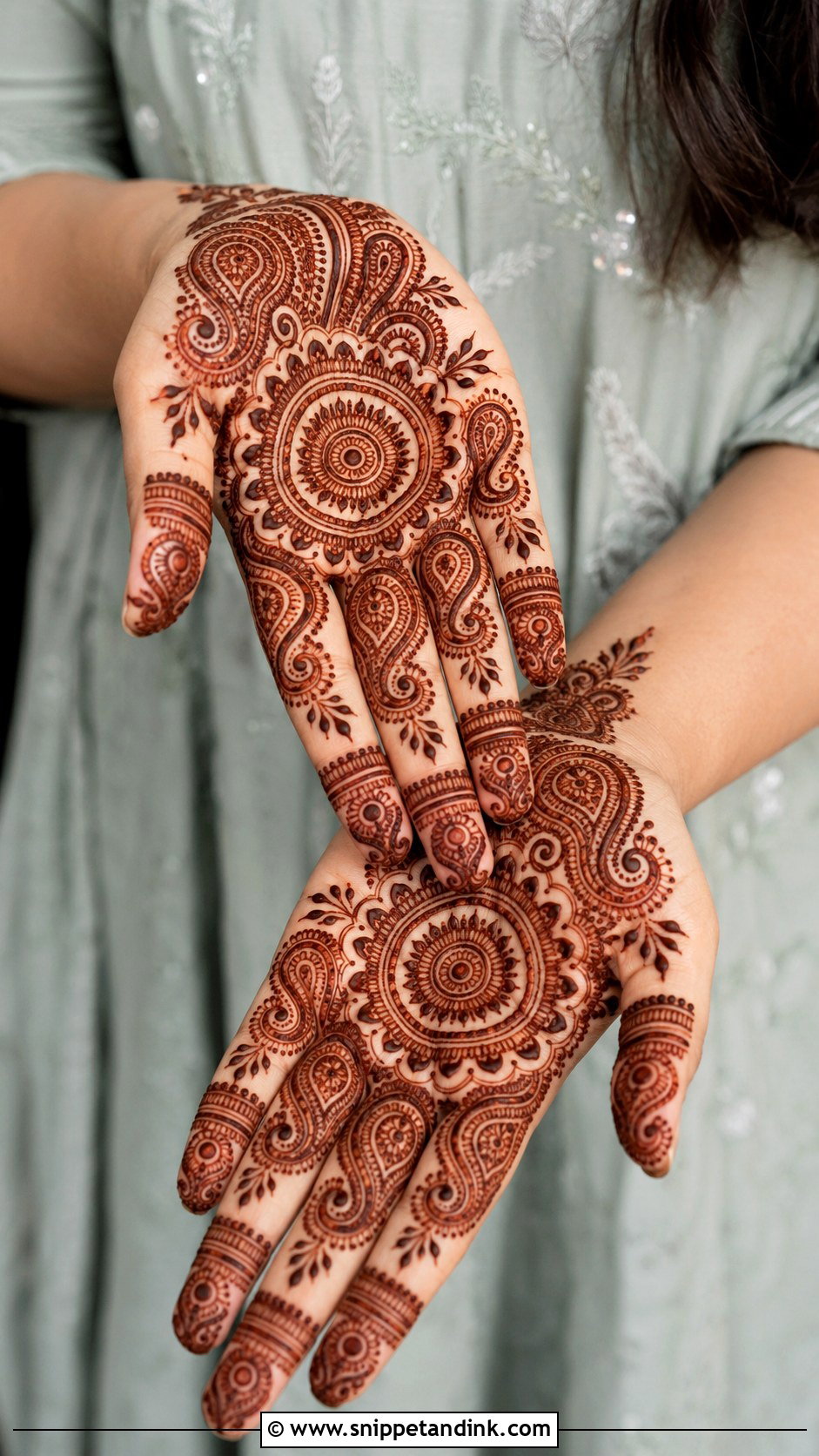Paisley Tikki Mehndi Design - Snippet and Ink - 35 Tikki Mehndi Design Ideas