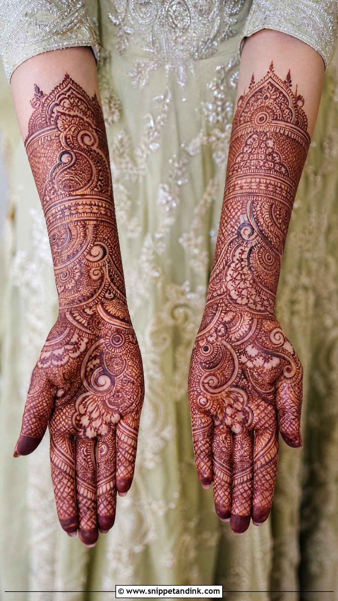 Pakistani Mehndi Outfit For Bride - Snippet and Ink - 25 Mehndi Outfit Ideas for Bride