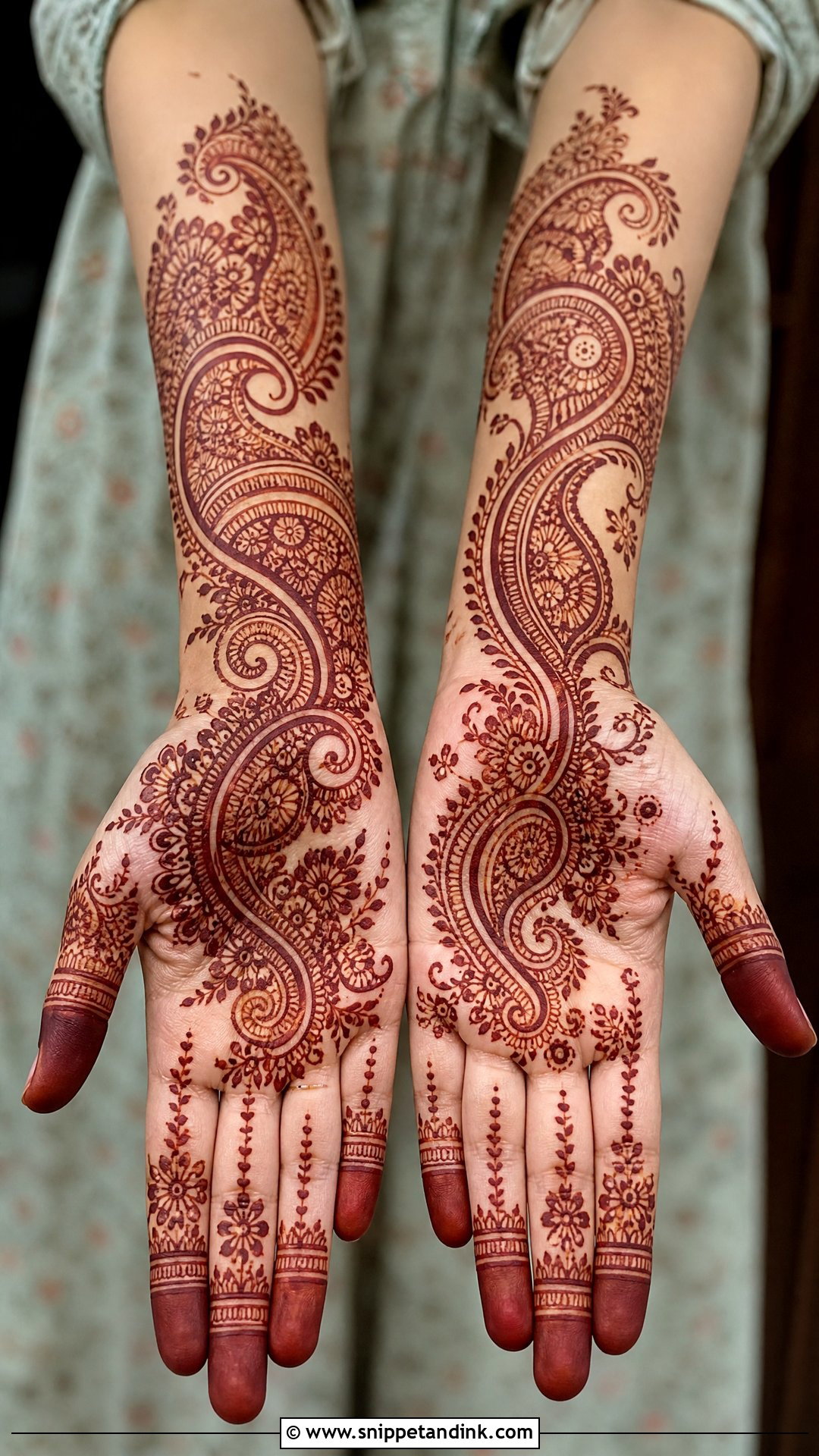 Pakistani Paisley Mehndi Design - Snippet and Ink - 20 Pakistani Simple Mehndi Designs