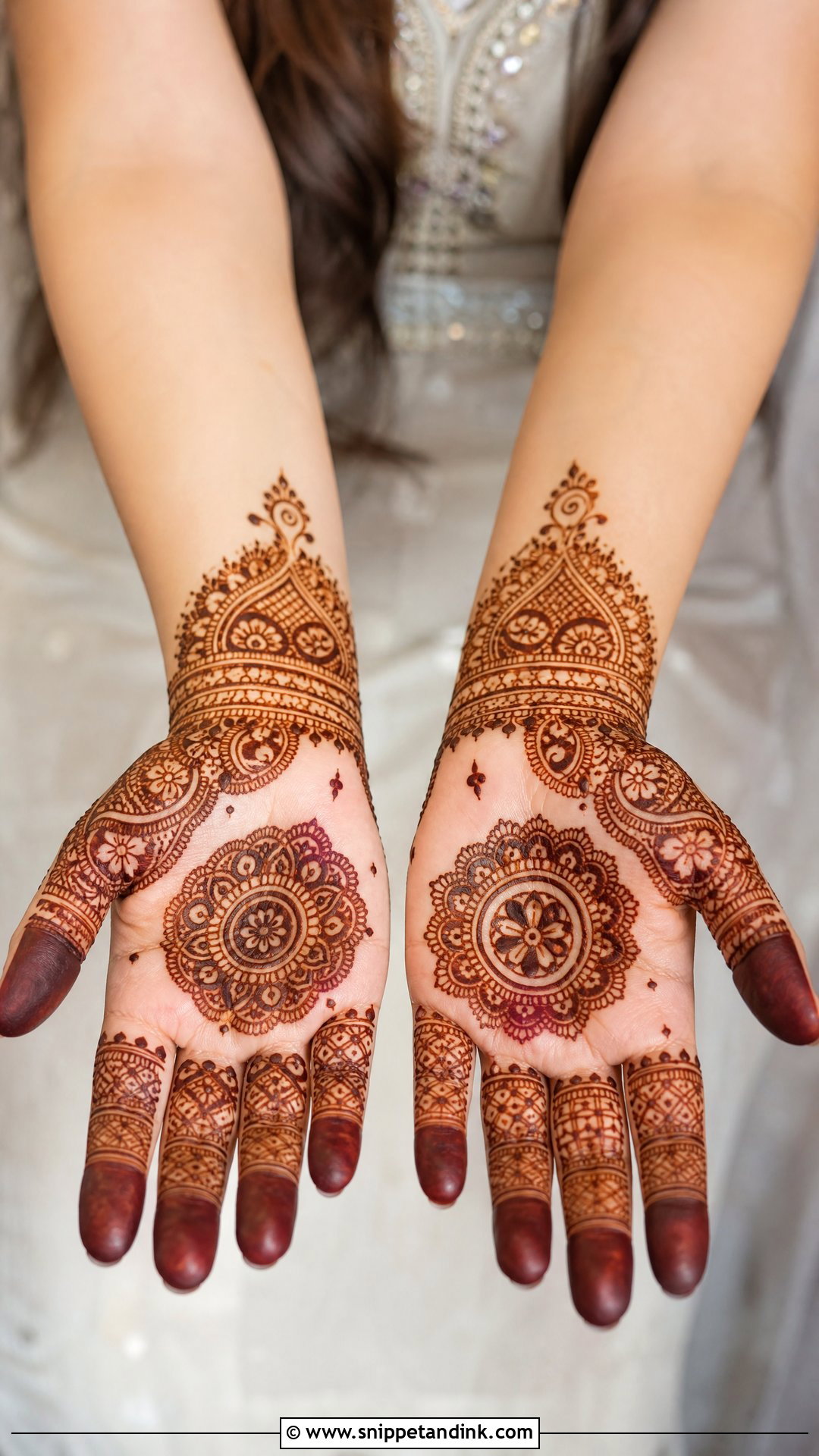 Palm Bridesmaid Mehndi Design - Snippet and Ink - 25 Mehendi Look for Bridesmaid Ideas
