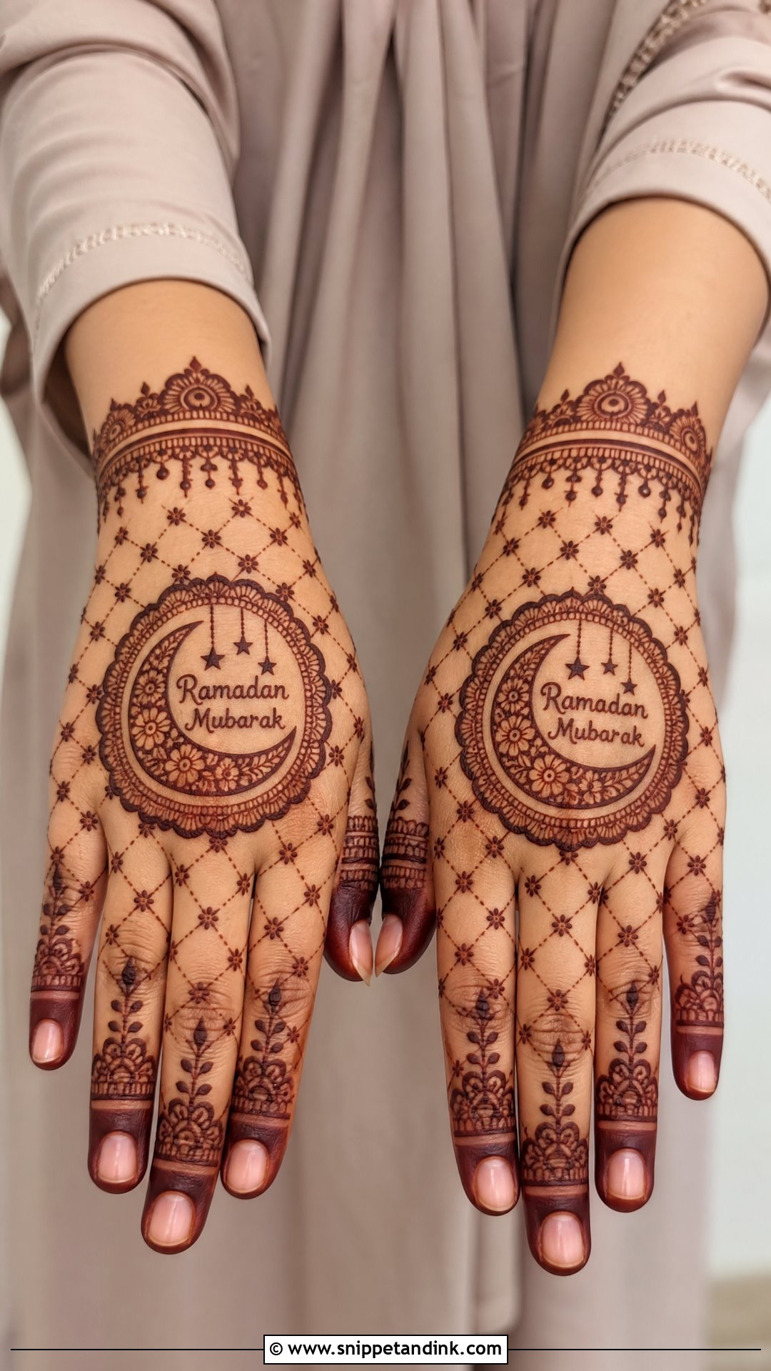 Ramadan Mubarak Jaali Mehndi Design - Snippet and Ink - 20 Ramadan Mubarak Mehndi Designs