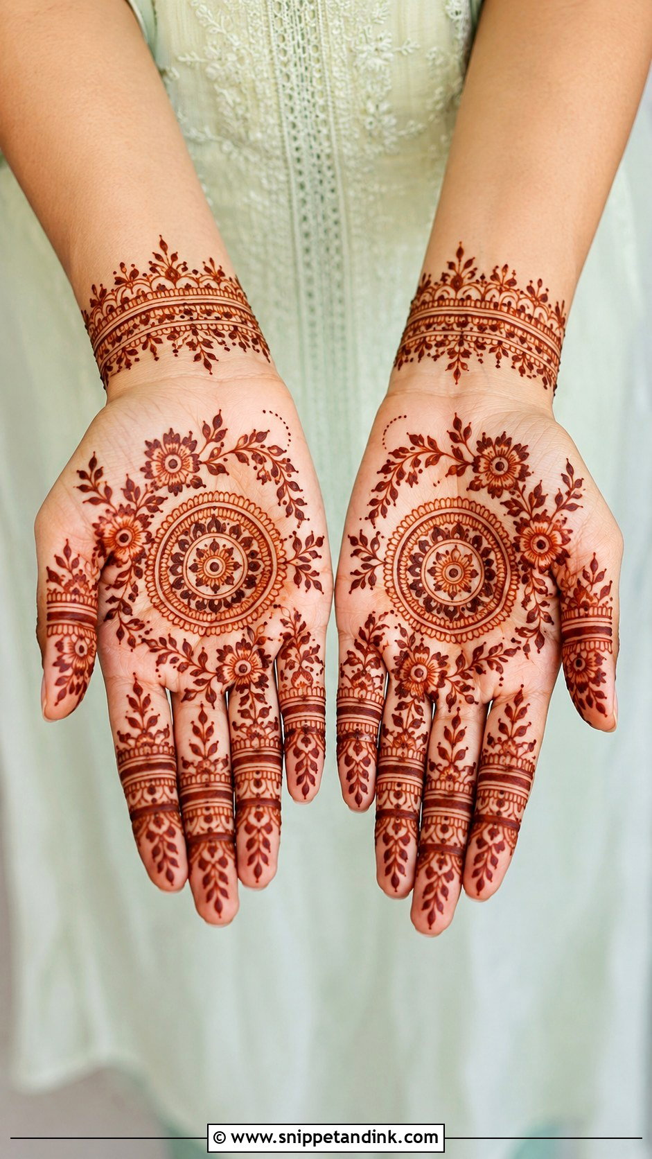 Round Mehndi Design For Bridesmaids - Snippet and Ink - 35 Round Mehndi Design Ideas