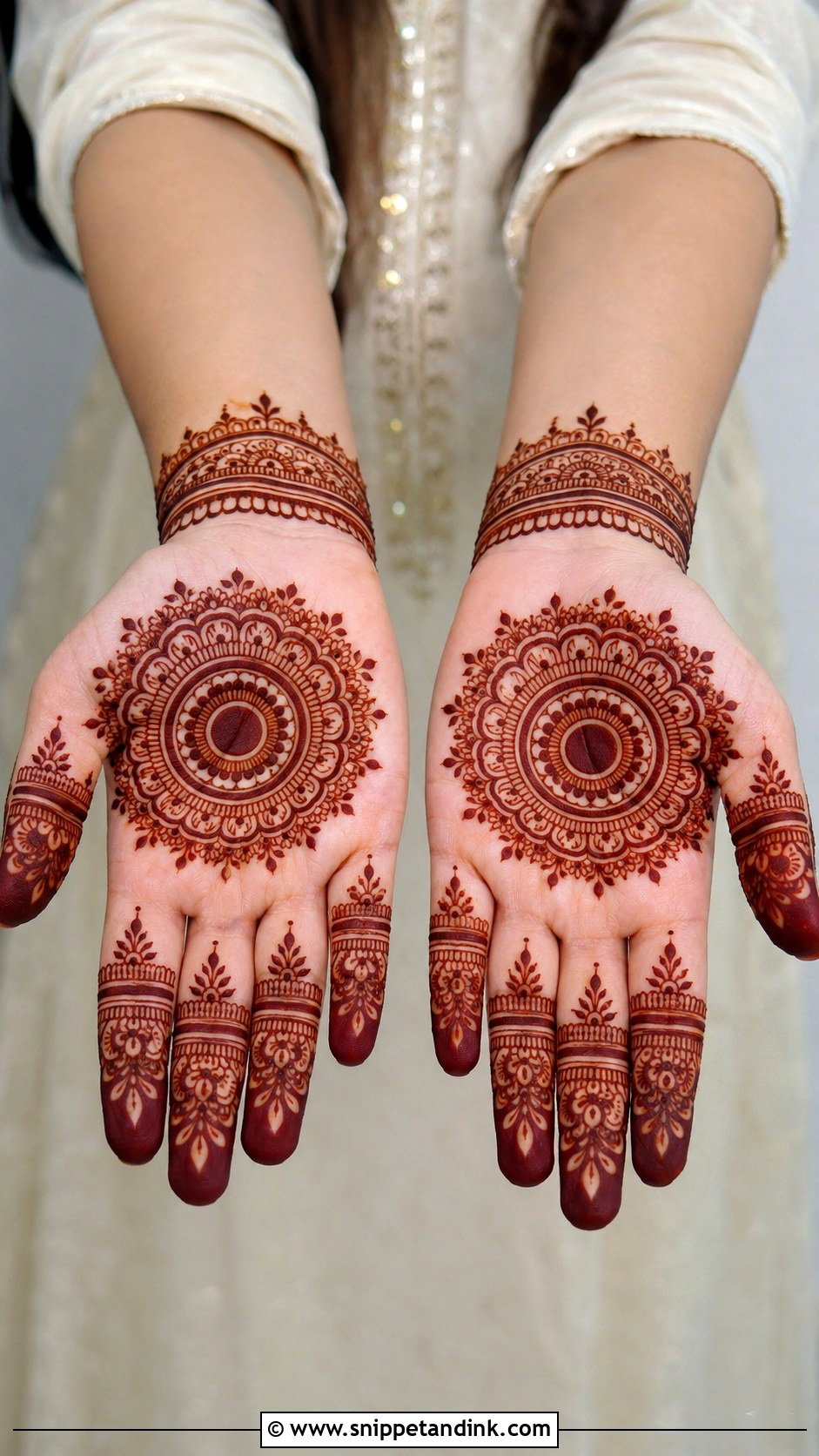 Round Tikki Mehndi Design For Front Hand - Snippet and Ink - 35 Round Mehndi Design Ideas