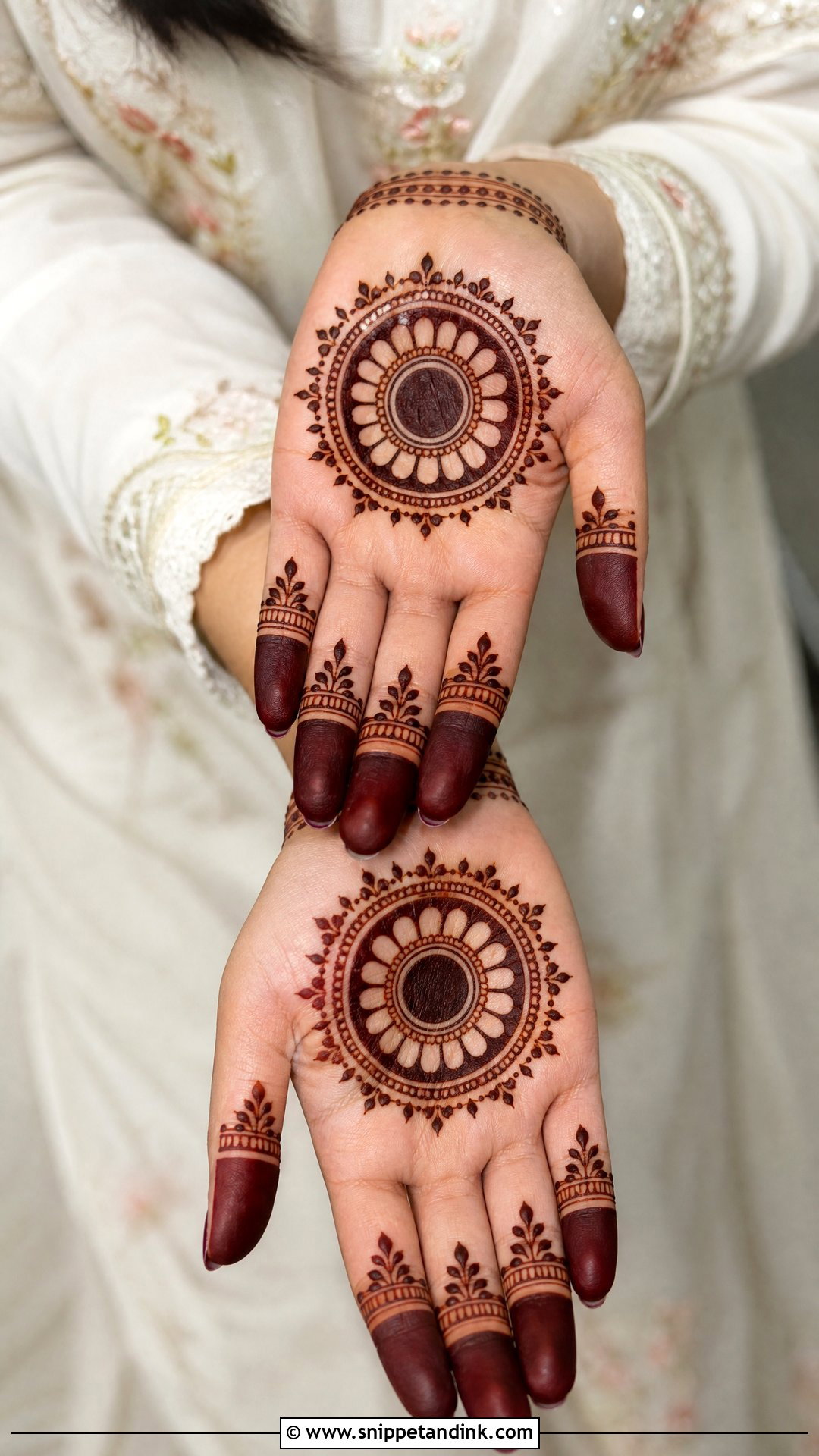 Round Tikki Normal Mehndi Design - Snippet and Ink - 30 Normal Mehndi Design Ideas