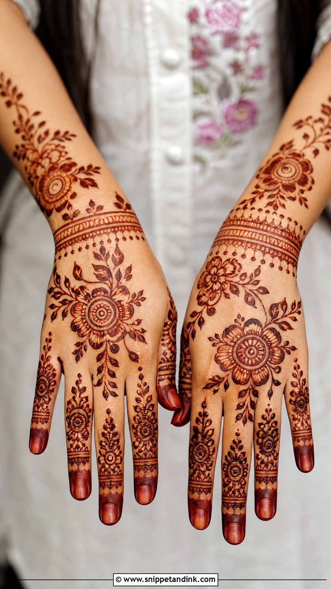 Short Full Hand Mehndi Design - Snippet and Ink - 35 Short Mehndi Design Ideas