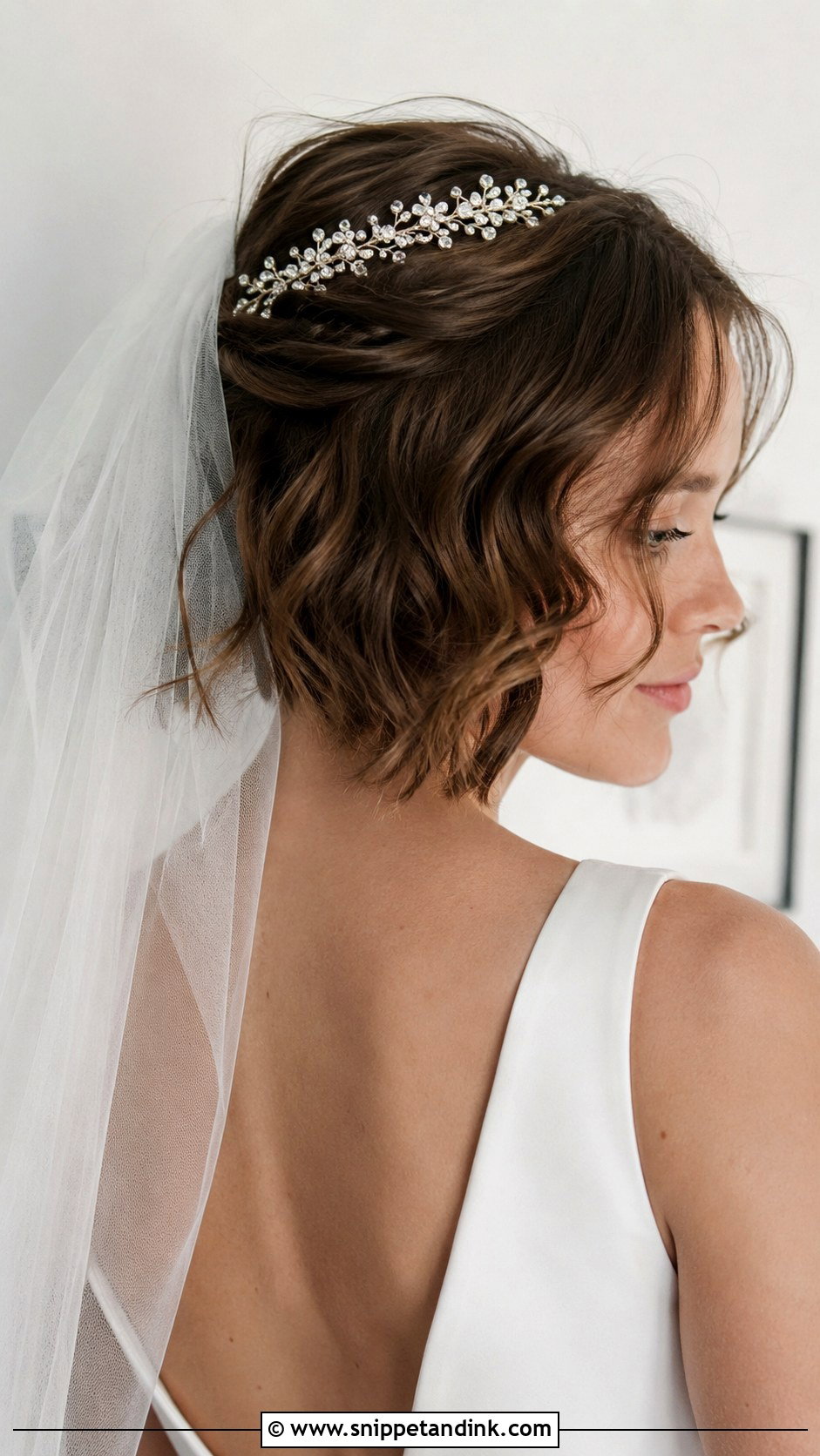 Short Hair With Veil and Comb - Snippet and Ink - 20 Short Hair Dos for Wedding Ideas