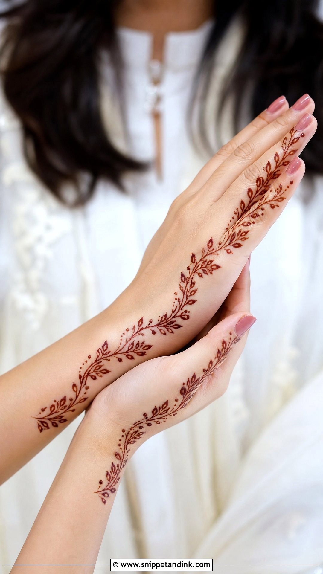 Short Leaf Mehndi Design - Snippet and Ink - 35 Short Mehndi Design Ideas
