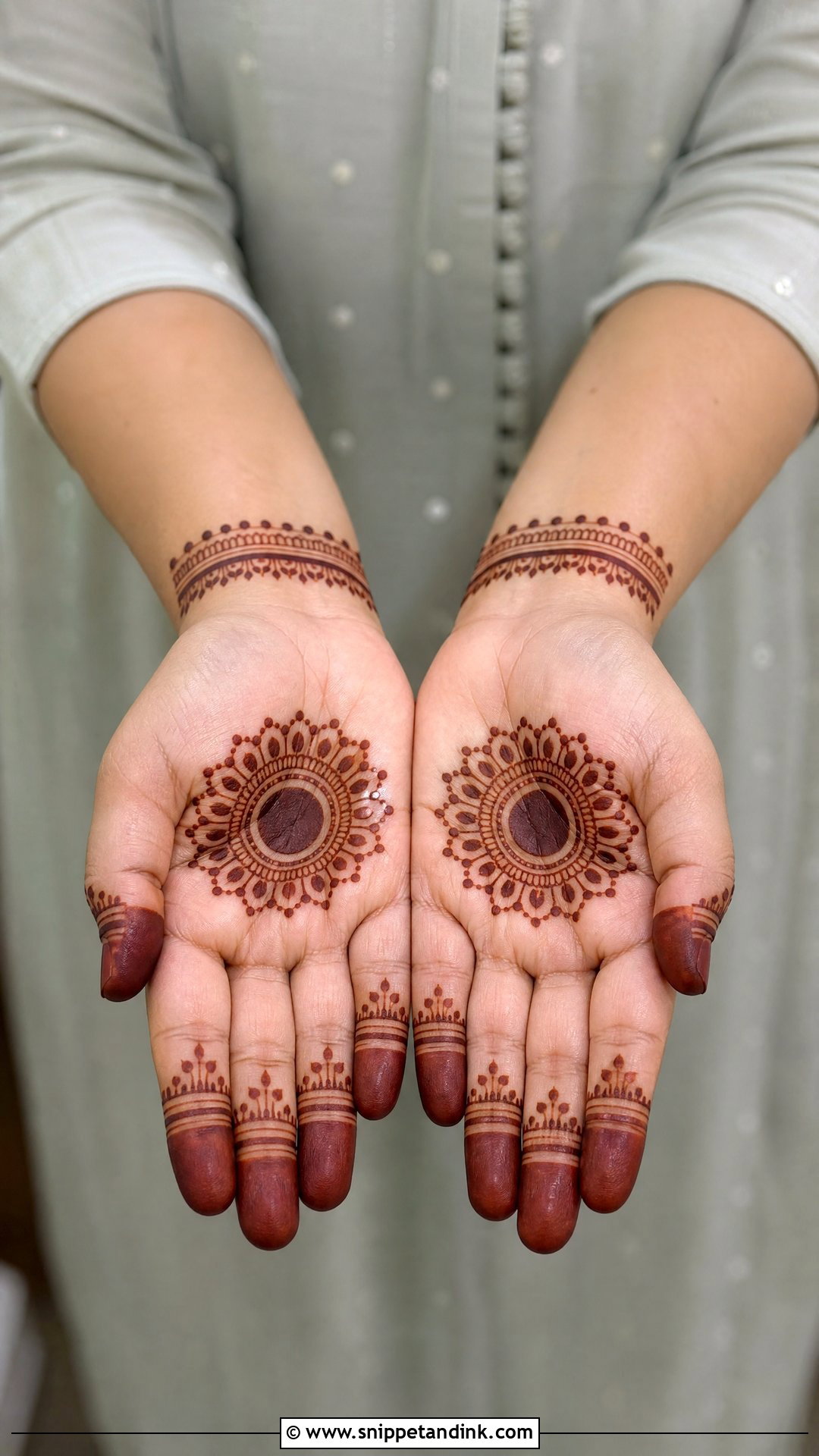Short Tikki Mehndi Design - Snippet and Ink - 35 Short Mehndi Design Ideas