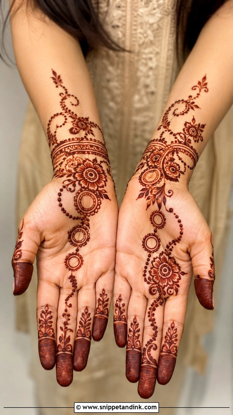 Simple Arabic Chain Front Hand Mehndi Design - Snippet and Ink - 35 Simple Arabic Front Hand Mehndi Designs