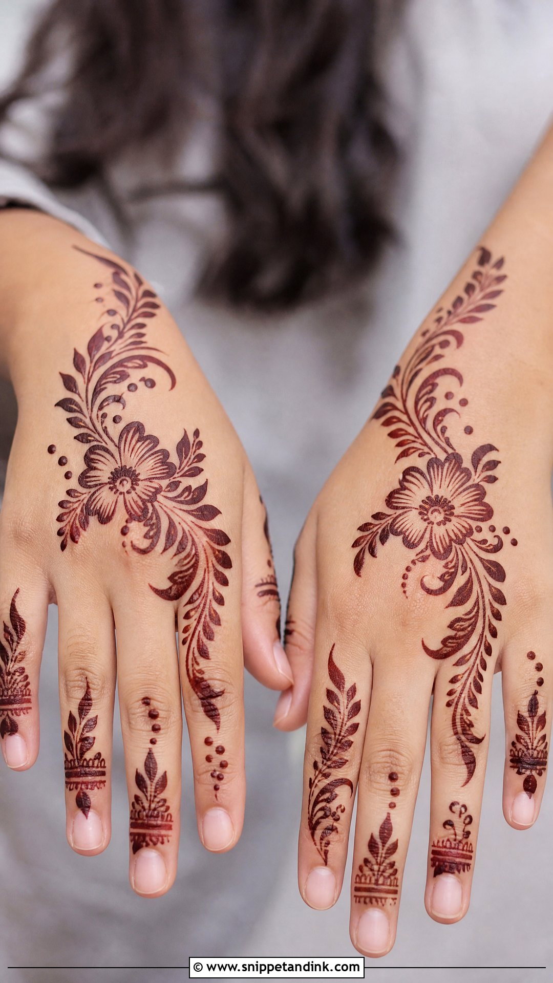 Simple Arabic Floral Mehndi Design - Snippet and Ink - 20 Simple and Unique Mehndi Design Ideas