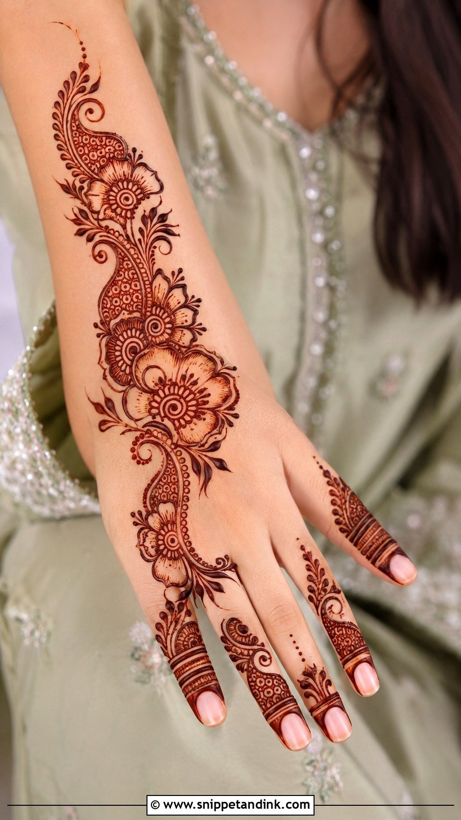 Simple Arabic Mehndi Design - Snippet and Ink - 35 Simple Mehndi Designs