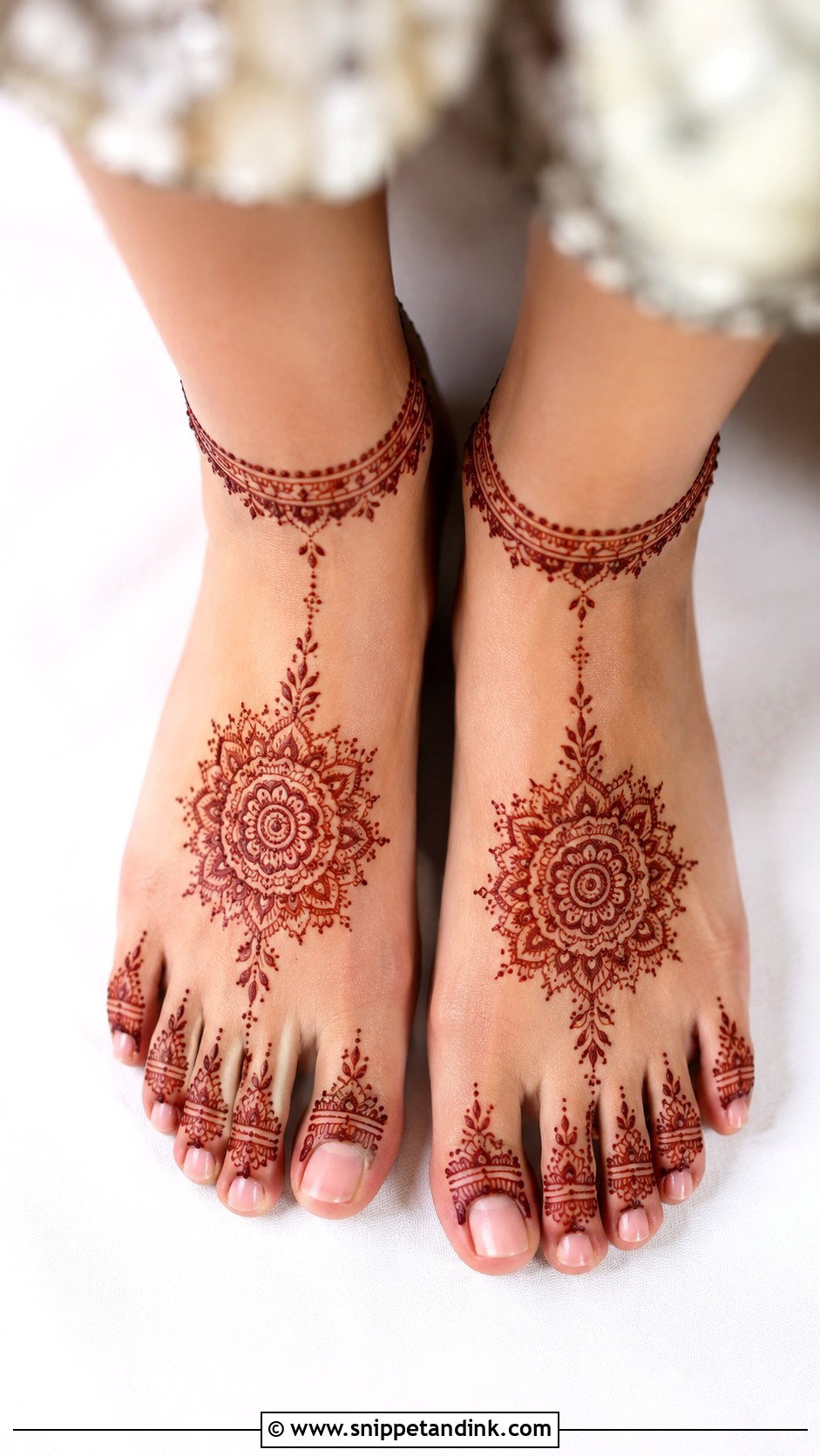 Simple Bridal Foot Mehndi Design - Snippet and Ink - 30 Bridal Mehndi Designs for Foot