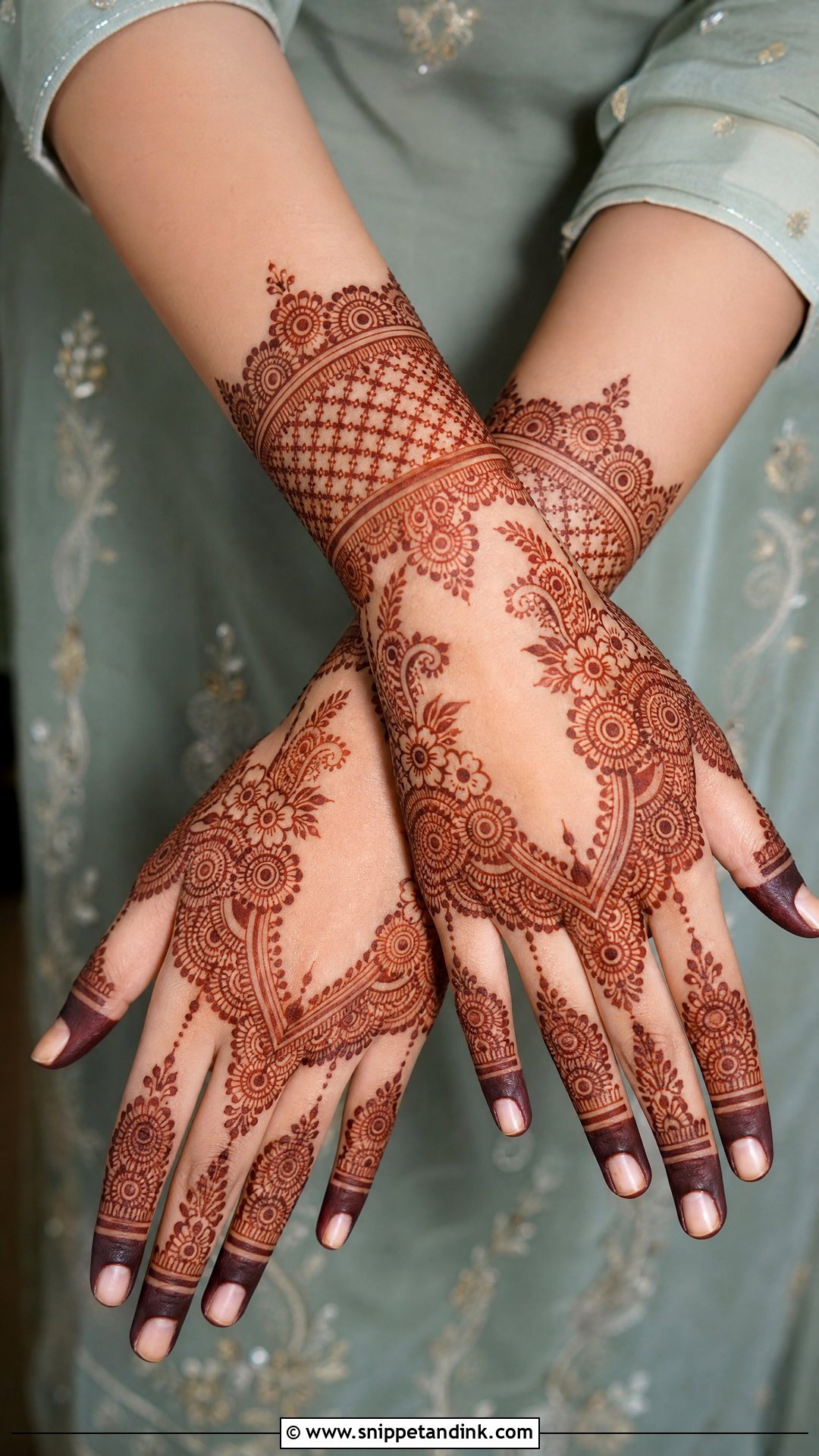 Simple Bridal Jaali Mehndi - Snippet and Ink - 20 Simple Bridal Hand Mandhi Mehndi Design Ideas