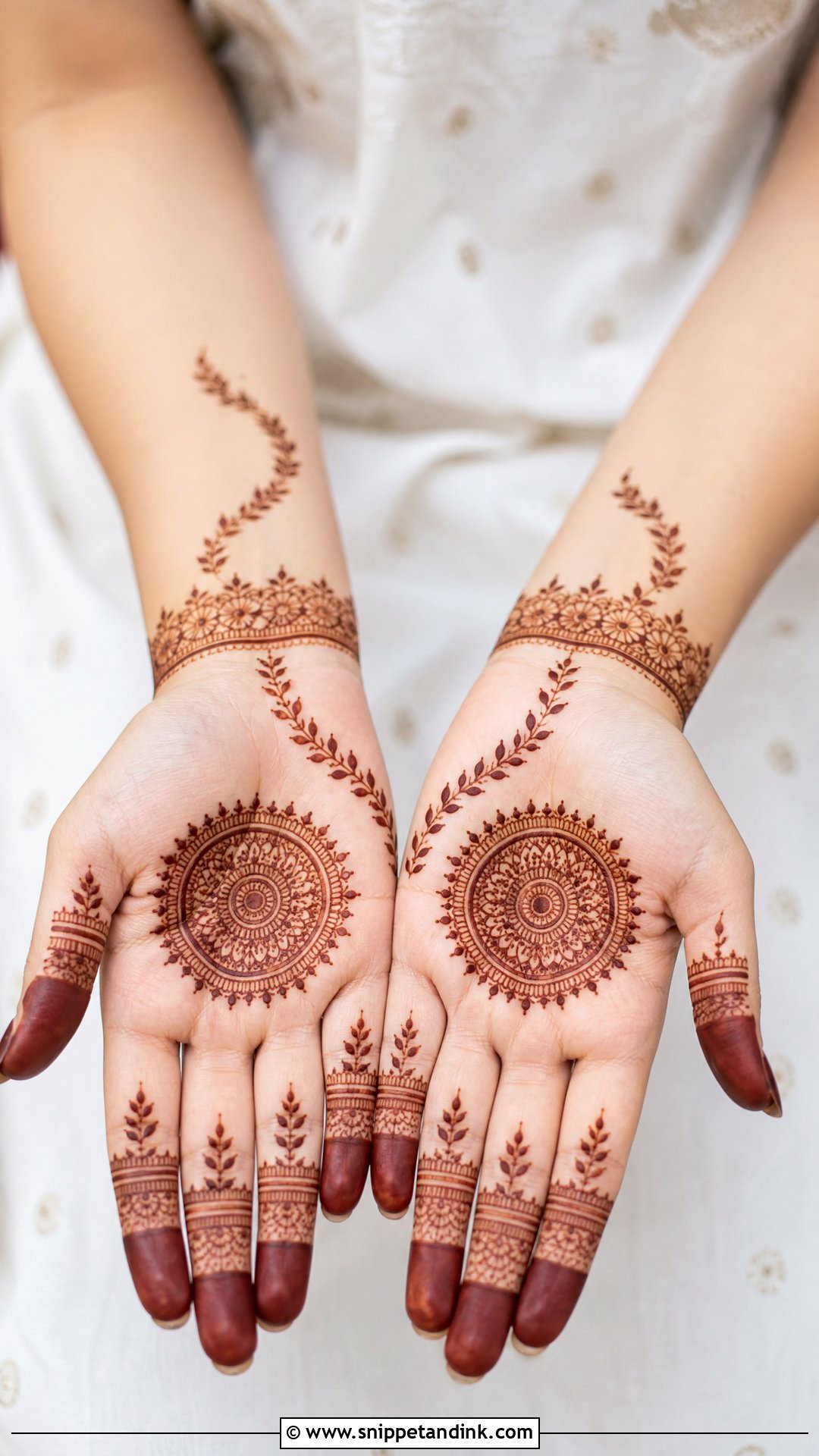 Simple Bridal Mehndi Design - Snippet and Ink - 30 Bride Mehndi Designs