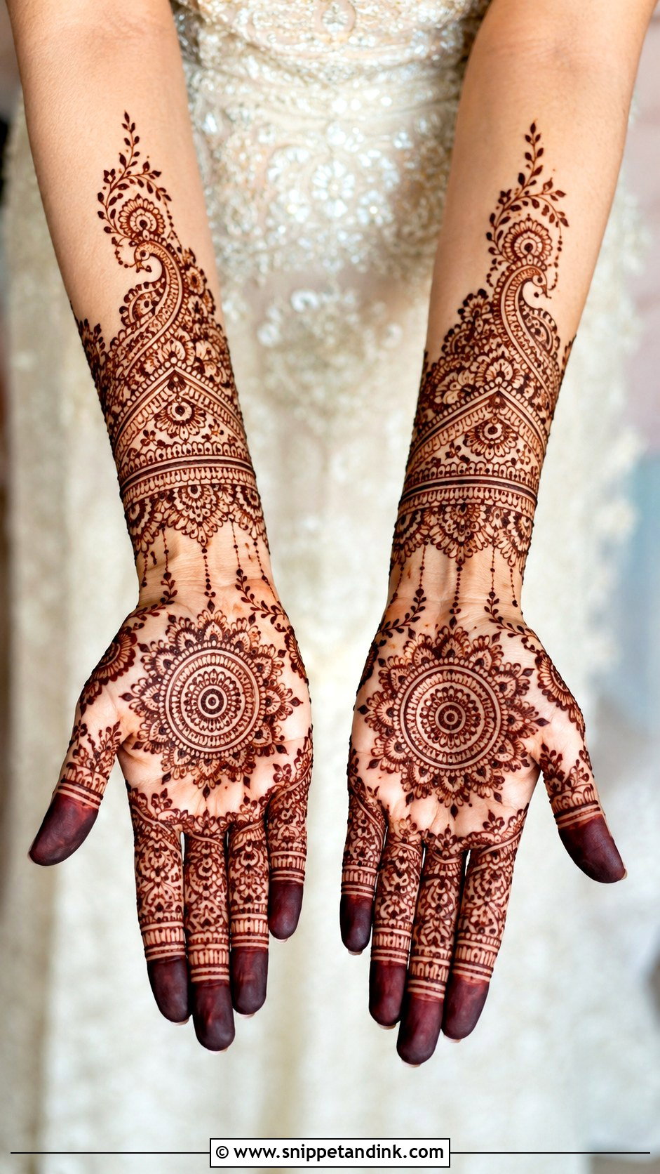 Simple Bridal Mehndi Design - Snippet and Ink - 30 Simple and Easy Mehndi Designs