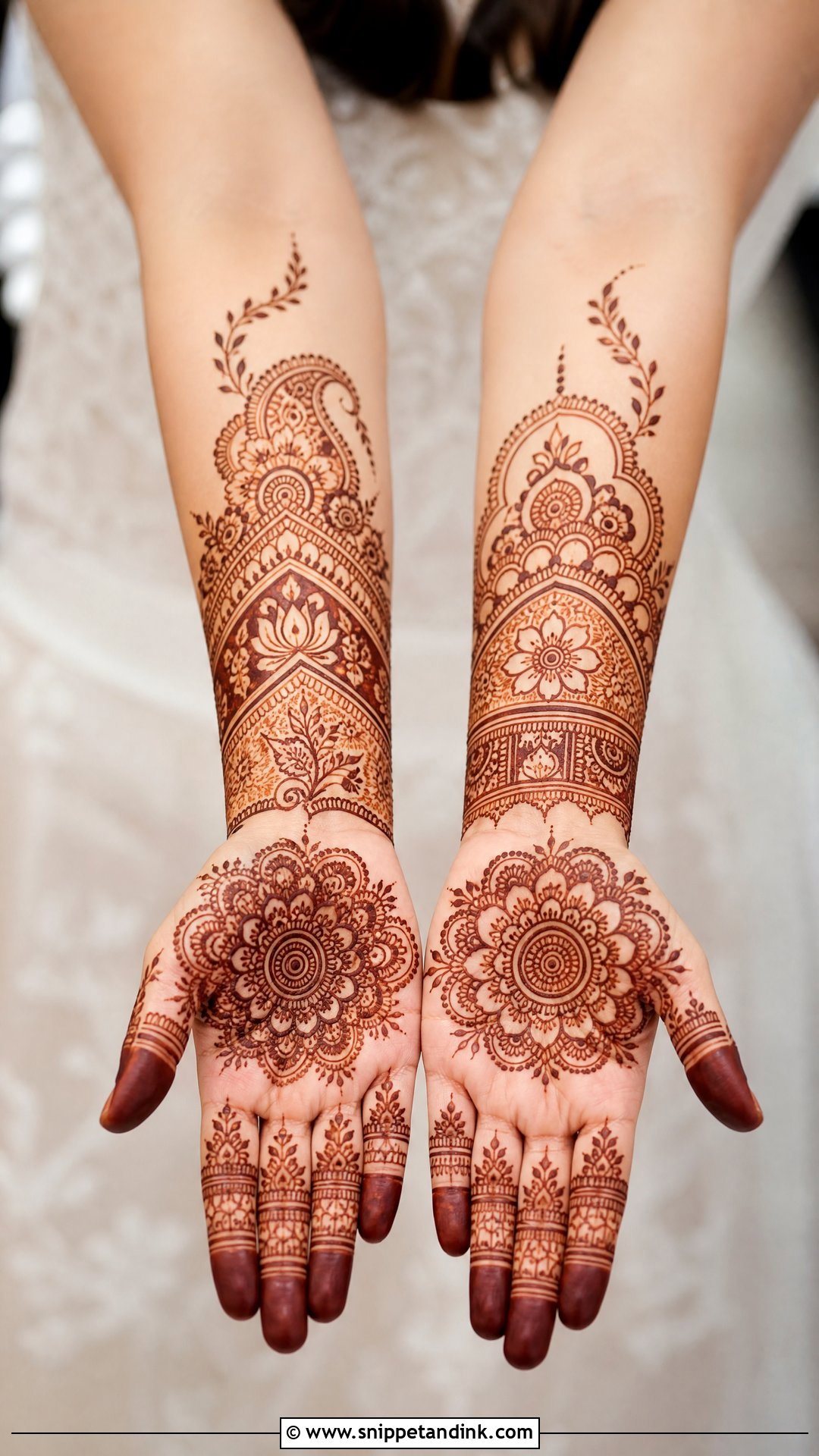 Simple Bridal Mehndi Design - Snippet and Ink - 30 Simple Beautiful Mehndi Designs