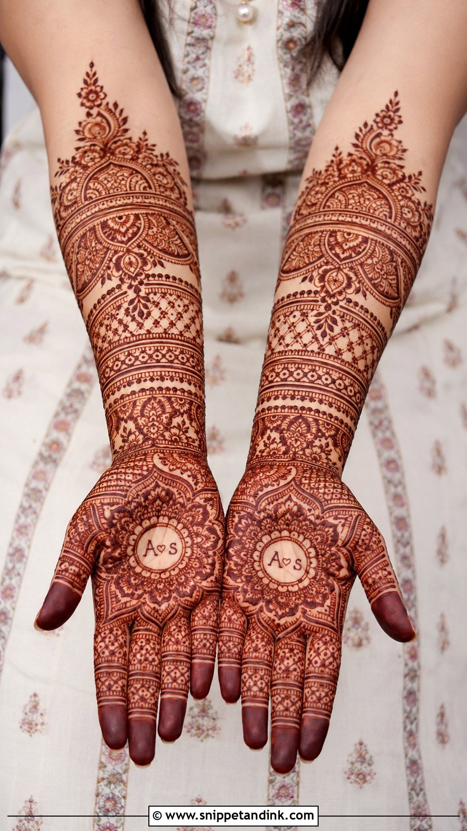 Simple Bridal Mehndi Design - Snippet and Ink - 35 Simplest Mehndi Designs