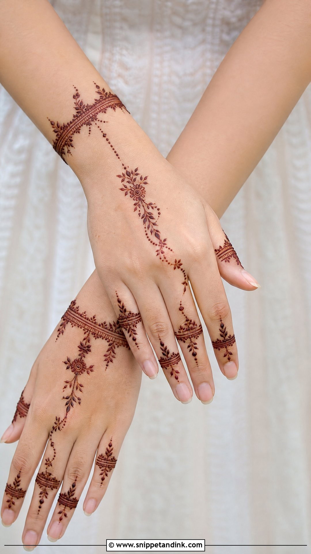 Simple Bridesmaid Mehndi Design - Snippet and Ink - 25 Mehendi Look for Bridesmaid Ideas
