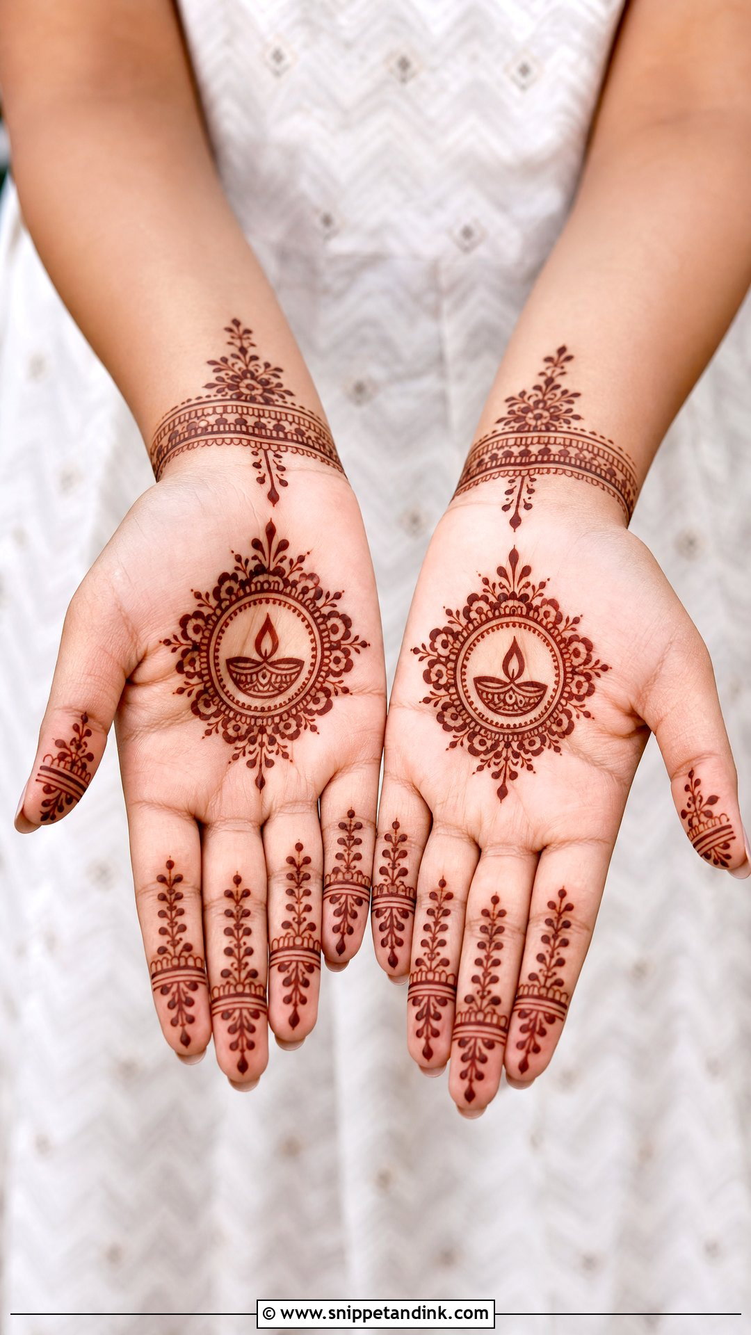 Simple Diwali Mehndi Design - Snippet and Ink - 35 Very Simple Mehndi Designs
