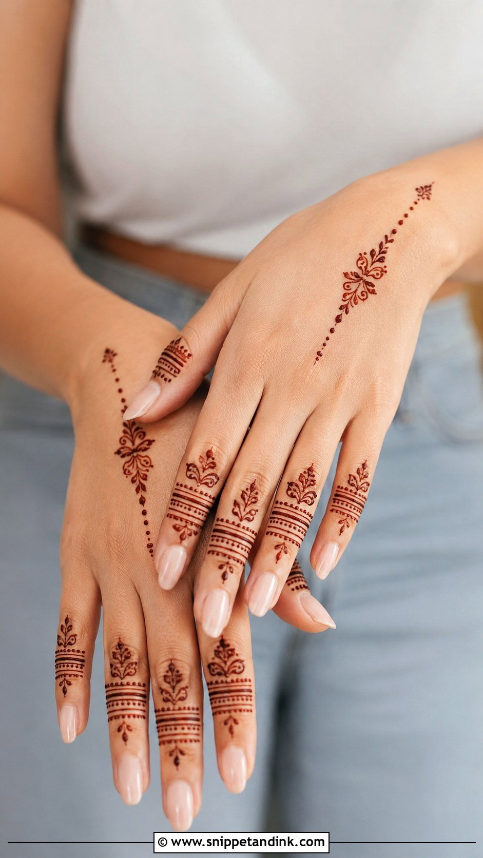 Simple Finger Backhand Mehndi Design - Snippet and Ink - 35 Simple Backhand Mehndi Designs
