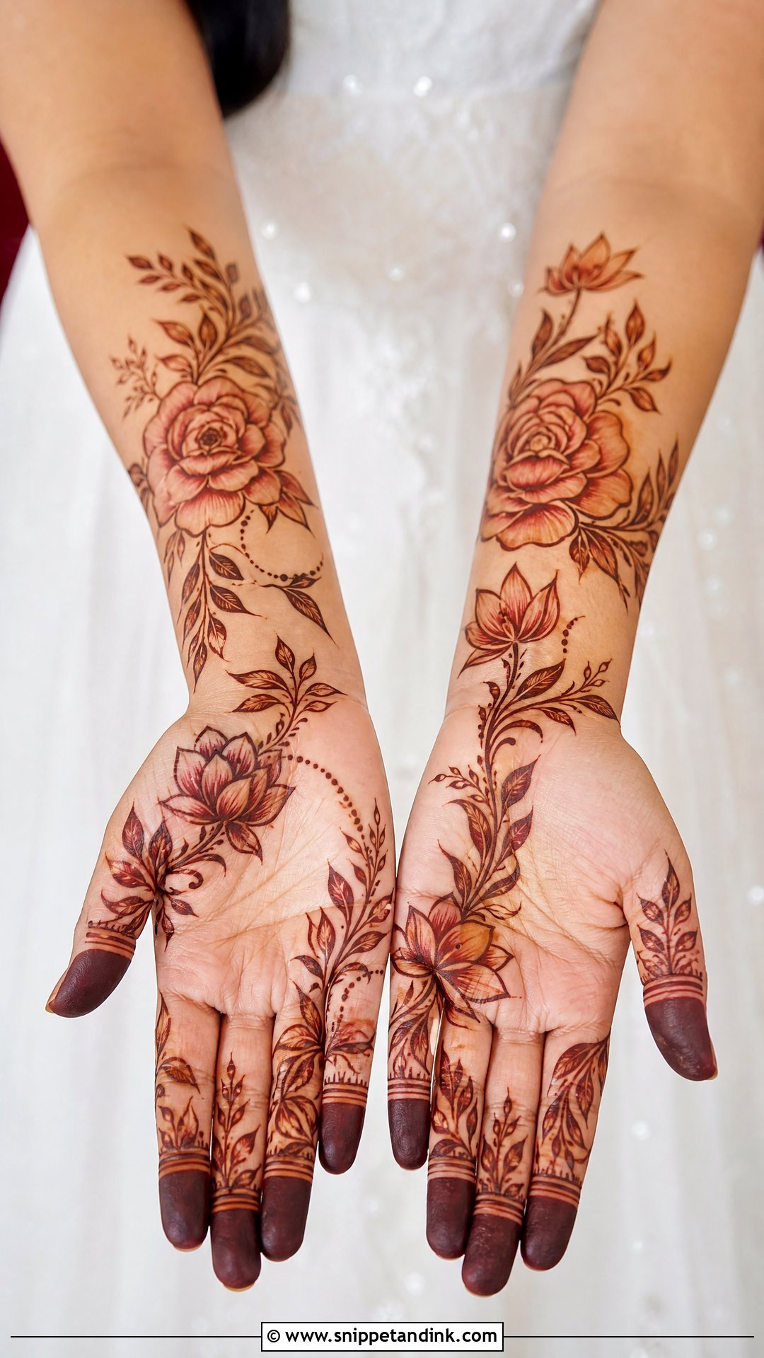 Simple Floral Bridal Mehndi Design - Snippet and Ink - 20 New Simple Bridal Mehndi Designs