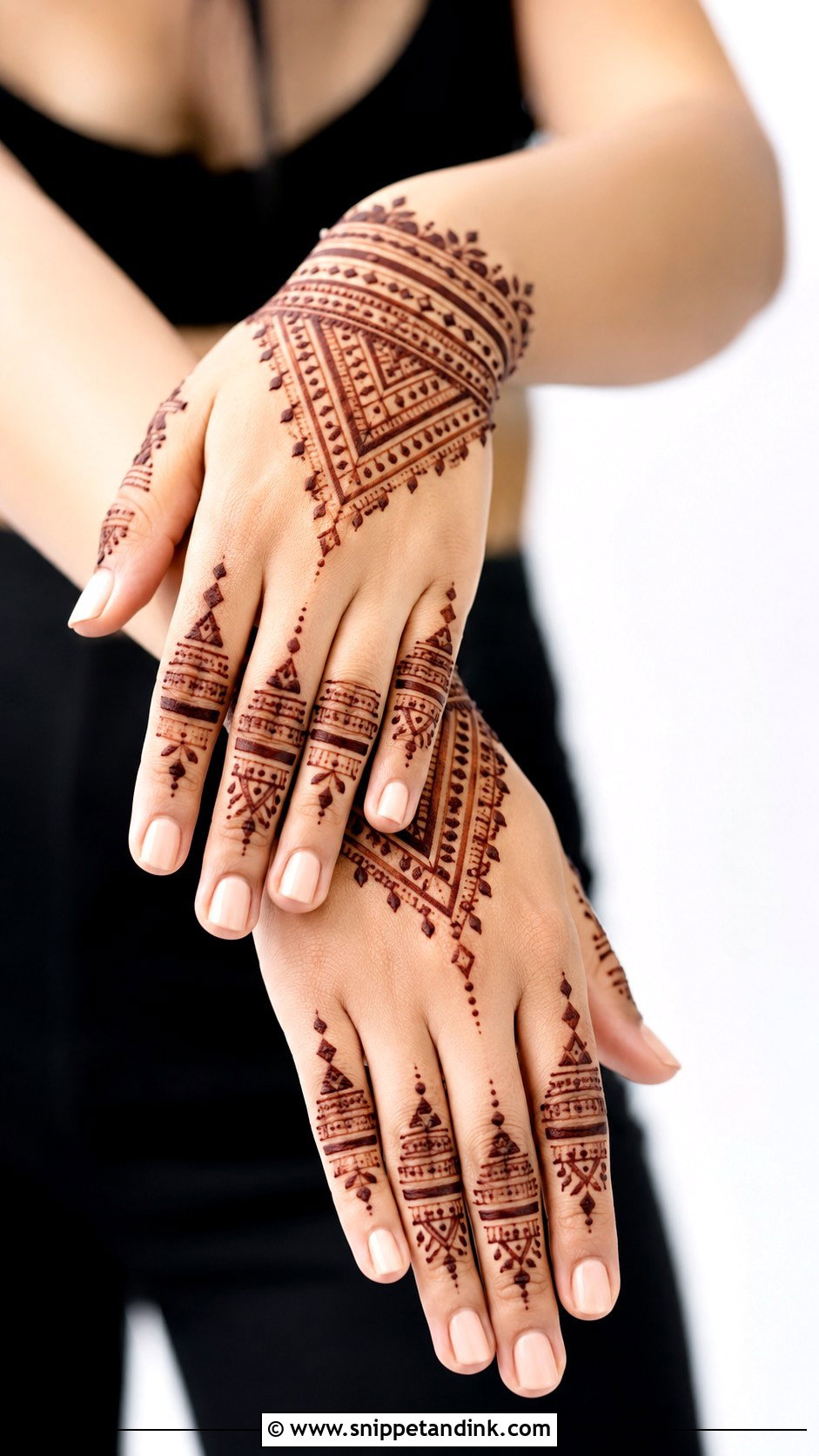 Simple Geometric Mehndi Design - Snippet and Ink - 35 Simple Aesthetic Mehndi Designs