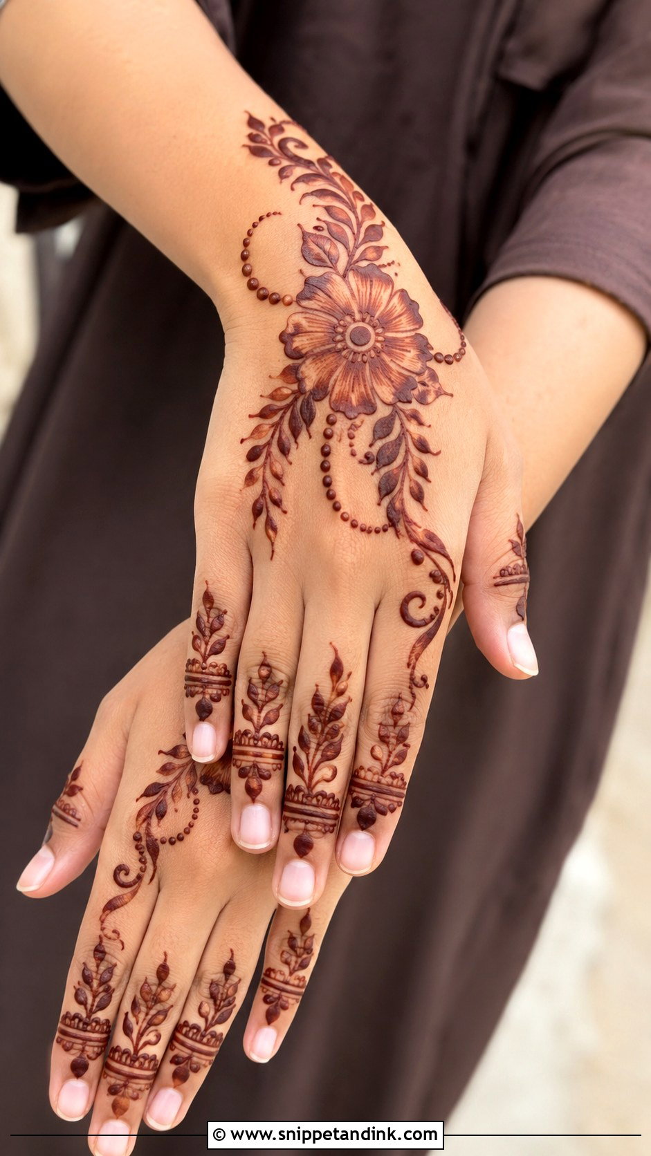 Simple Gulf Mehndi Design - Snippet and Ink - 35 Simple Mehndi Designs