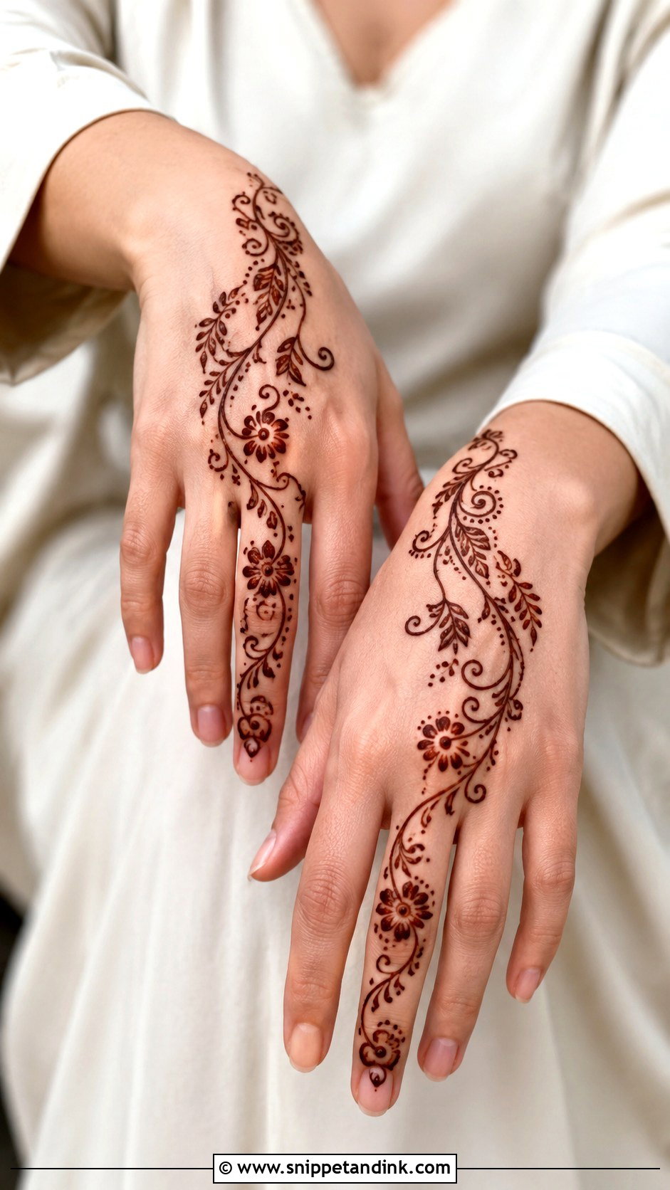 Simple Gulf Mehndi Design - Snippet and Ink - 35 Simplest Mehndi Designs