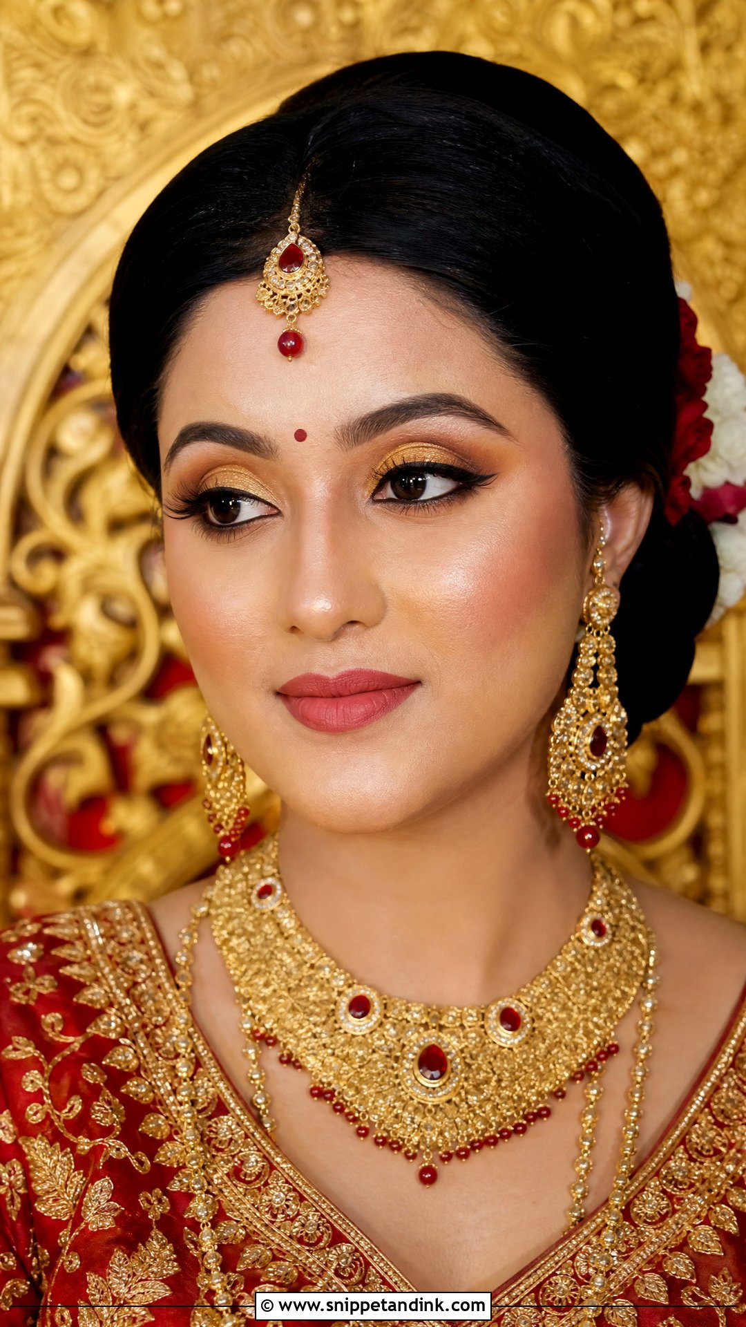 Simple Indian Bridal Look With Gold Eyeshadow - Snippet and Ink - 20 Simple Indian Bridal Look Ideas