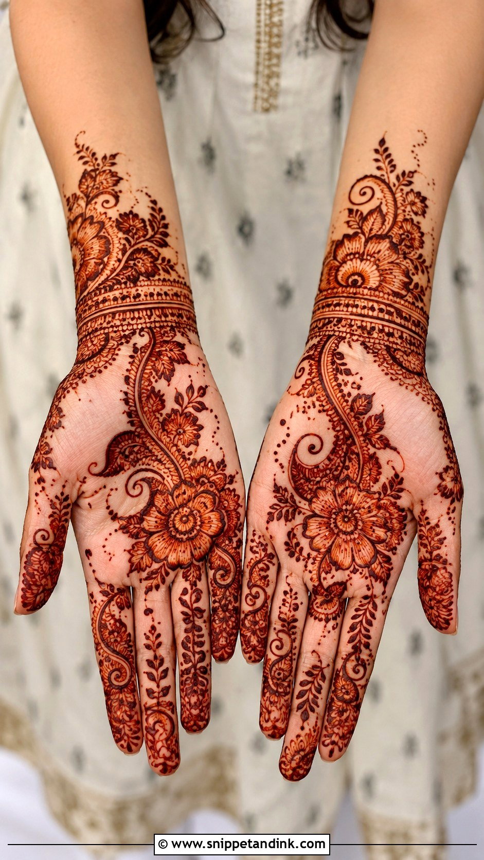 Simple Indo Arabic Front Palm Mehndi Design - Snippet and Ink - 35 Simple Front Palm Mehndi Designs