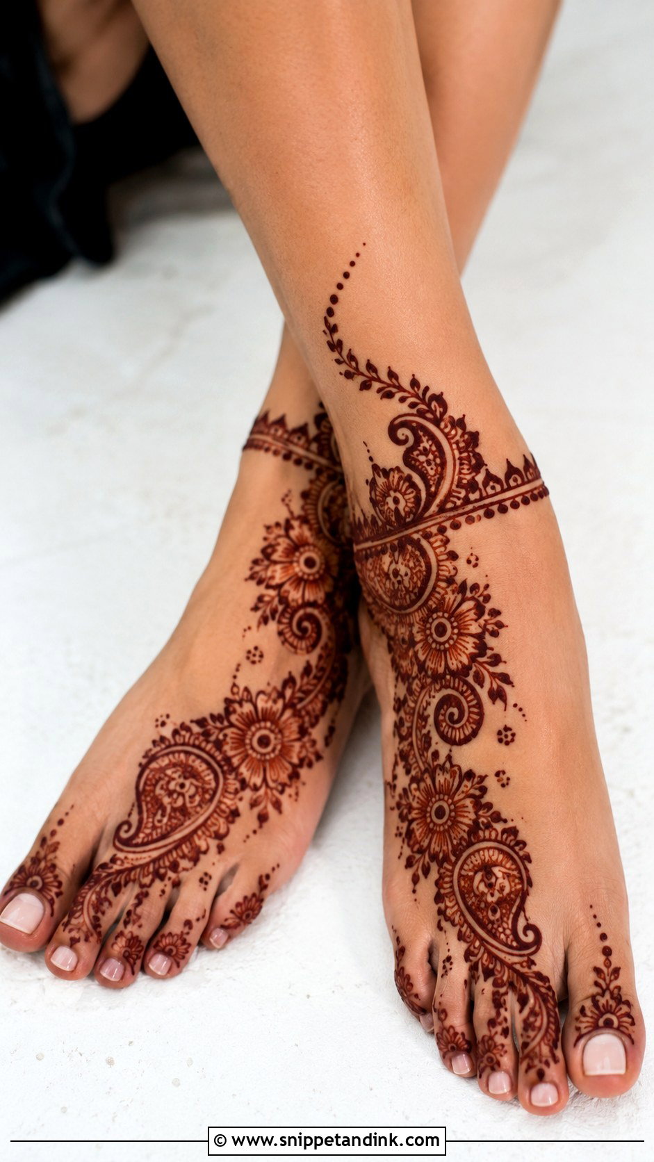 Simple Indo Arabic Leg Mehndi Design - Snippet and Ink - 35 Simple Easy Leg Mehndi Designs