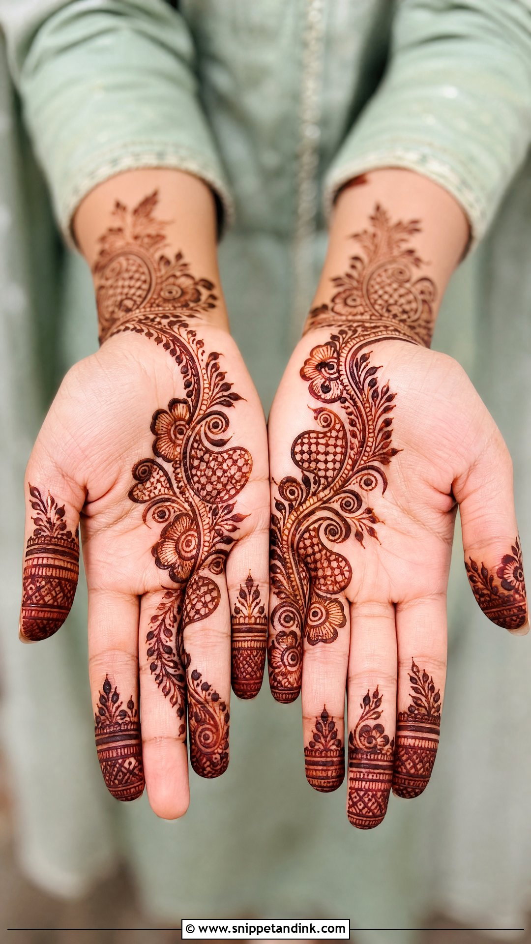Simple Indo Arabic Mehndi Design - Snippet and Ink - 30 Simple Beautiful Mehndi Designs