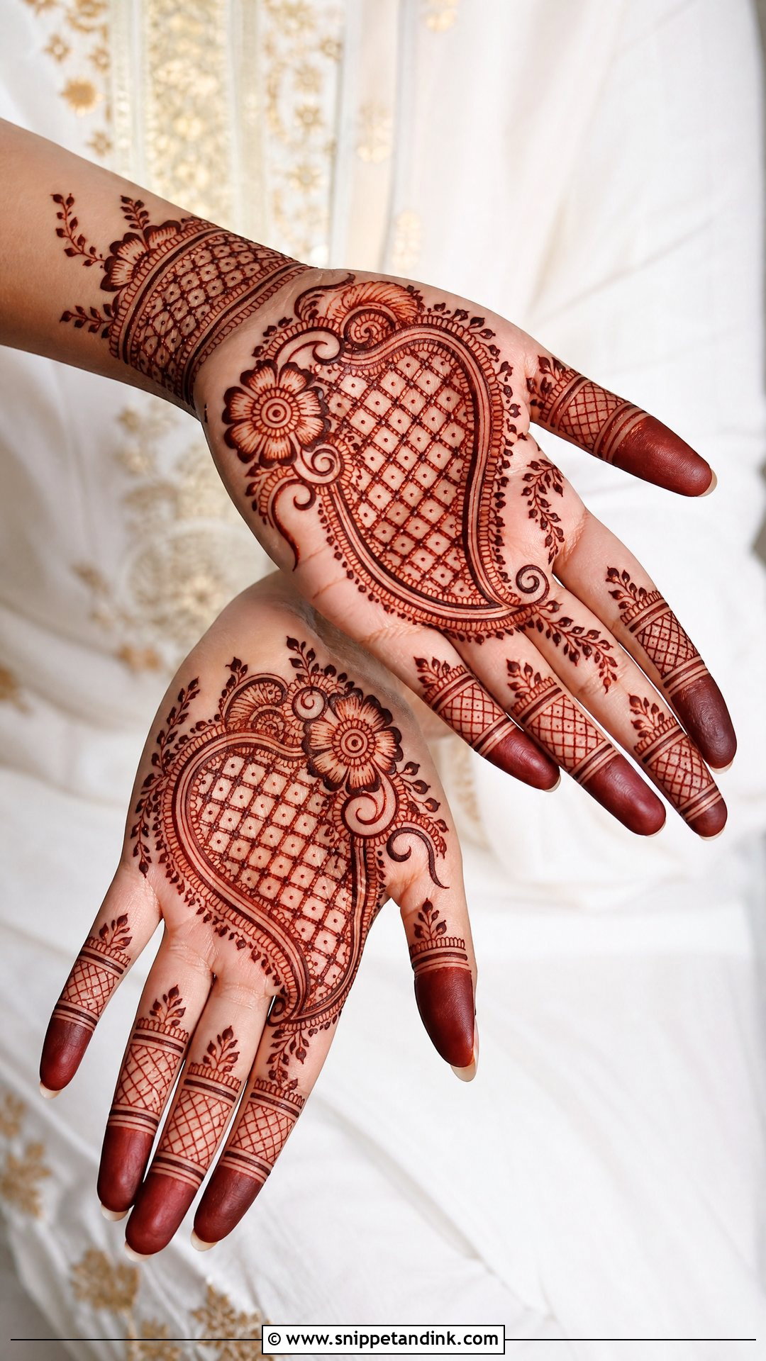 Simple Jaali Front Hand Mehndi Design - Snippet and Ink - 35 Simple Easy Front Hand Mehndi Designs