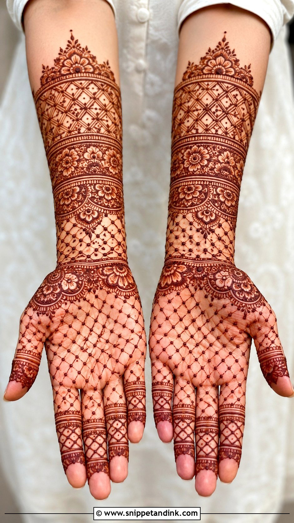 Simple Jaali Front Palm Mehndi Design - Snippet and Ink - 35 Simple Front Palm Mehndi Designs