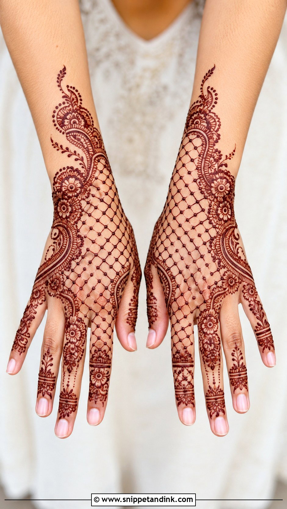 Simple Jaali Mehndi Design - Snippet and Ink - 35 Simple Aesthetic Mehndi Designs