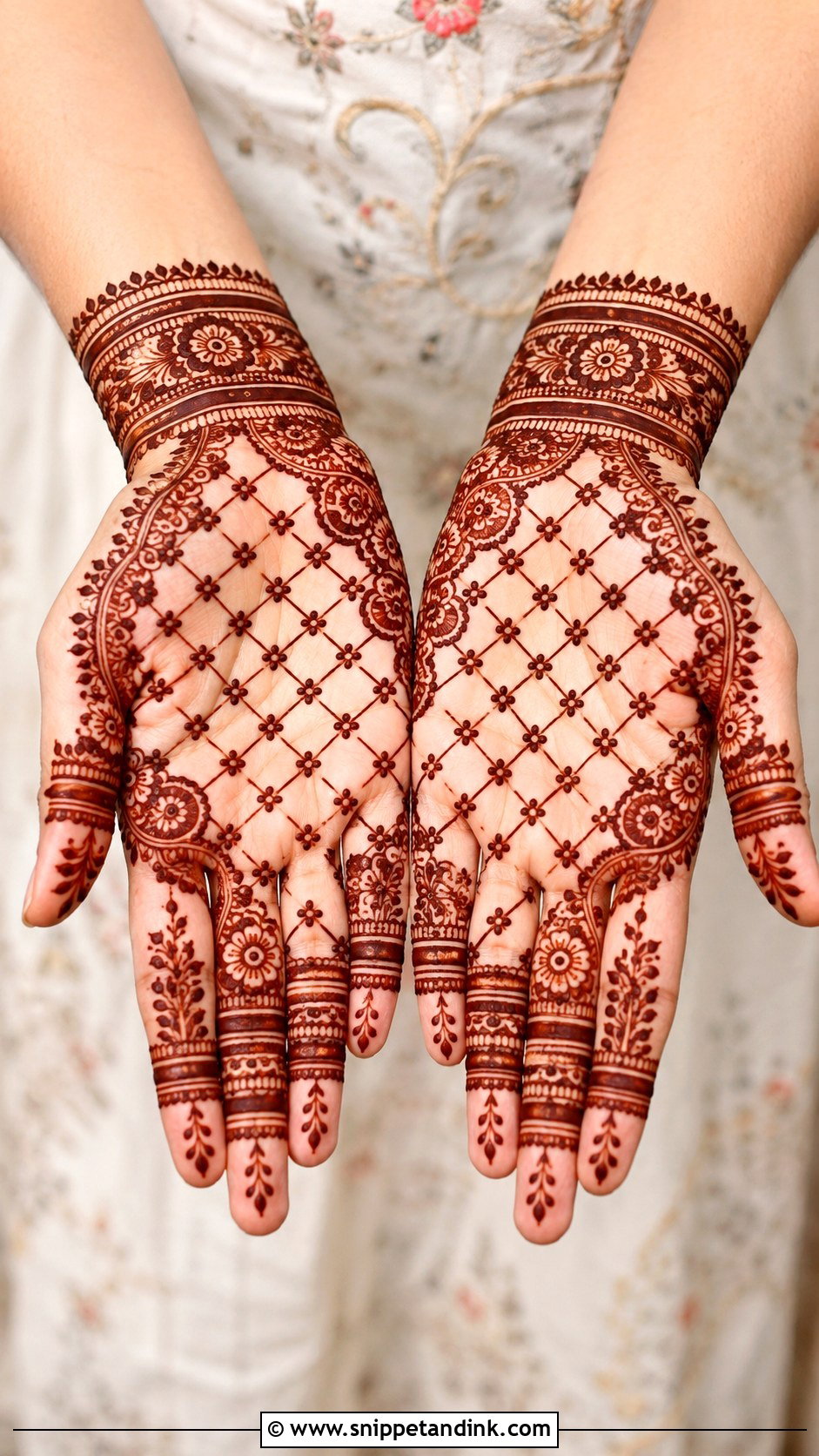 Simple Jaali Mehndi Design - Snippet and Ink - 35 Simple Mehndi Design Ideas