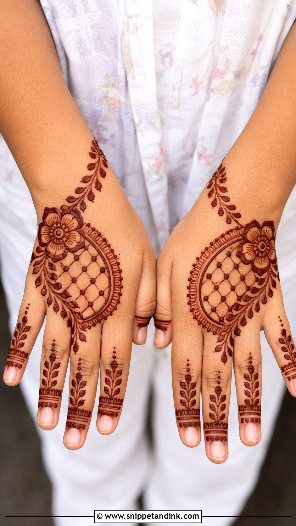 Simple Jaali Mehndi Design for Kids - Snippet and Ink - 30 Very Easy Mehndi Designs for Kids