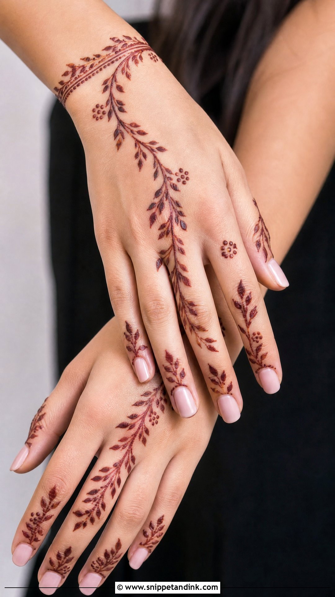 Simple Leaf Mehndi Design - Snippet and Ink - 30 Simple Beautiful Mehndi Designs